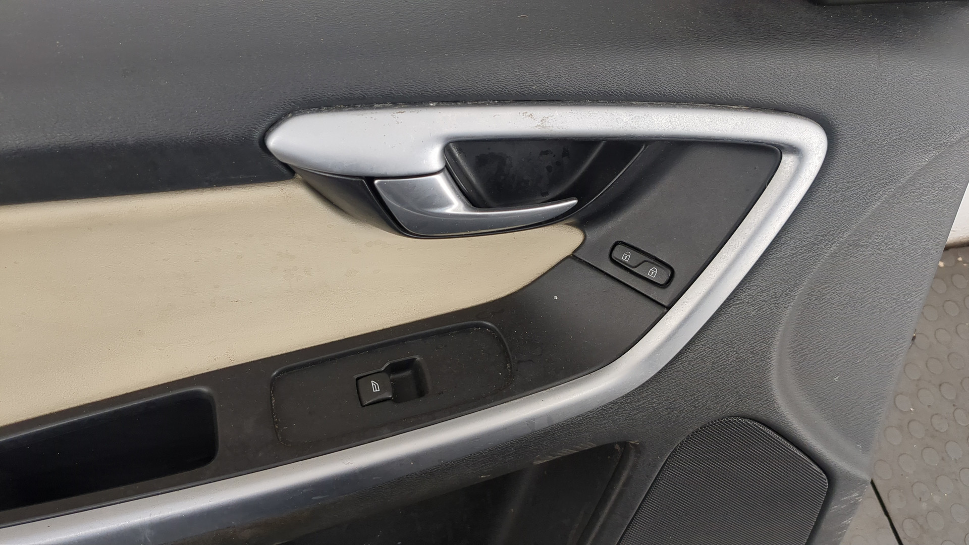 Дверь передняя левая