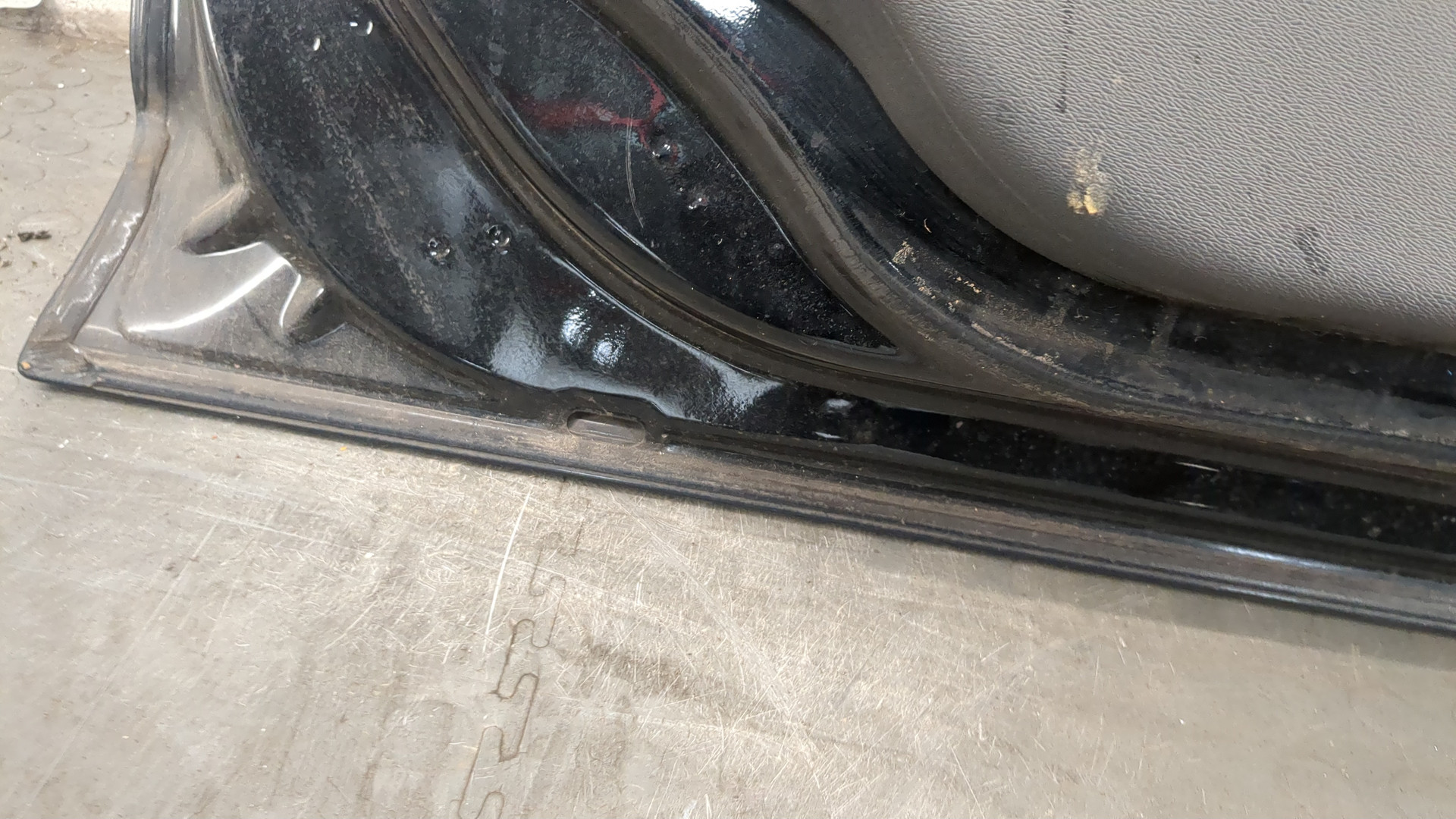 Дверь передняя левая