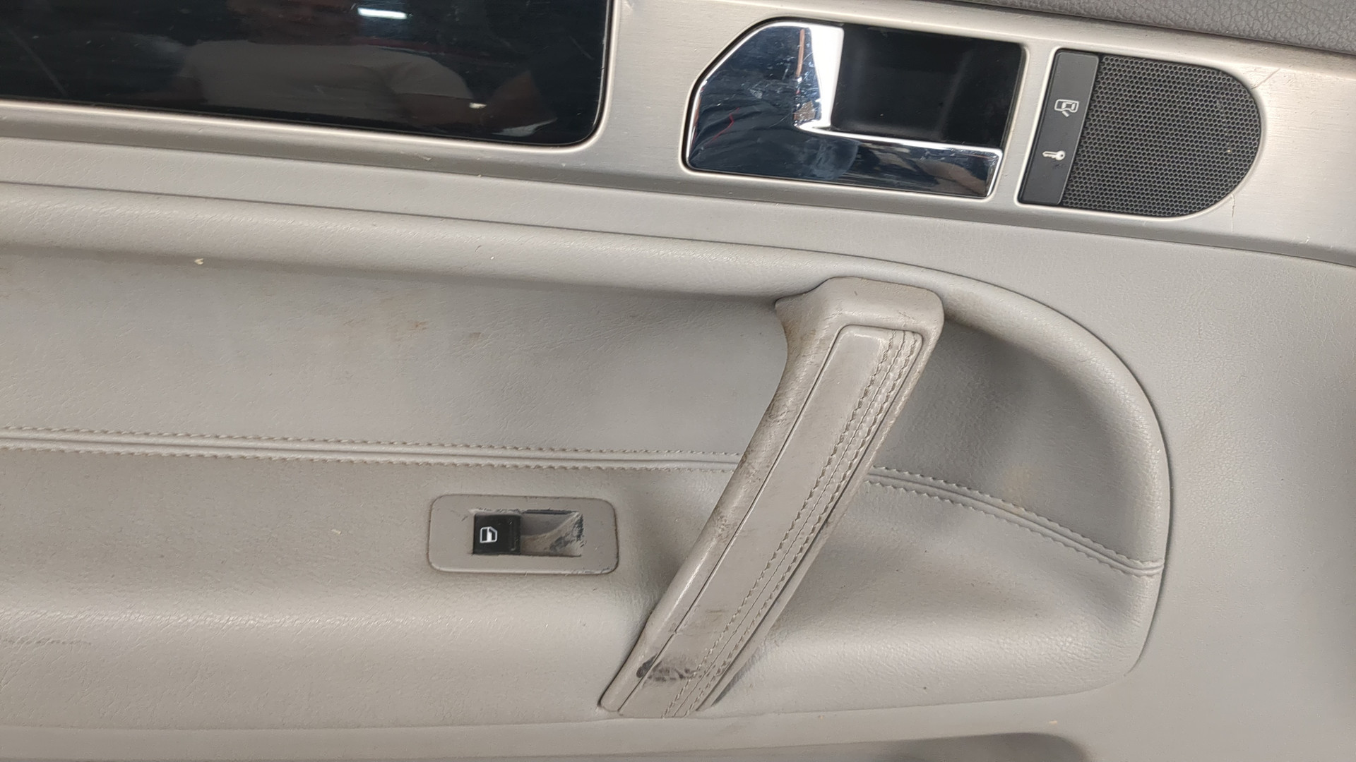 Дверь передняя левая