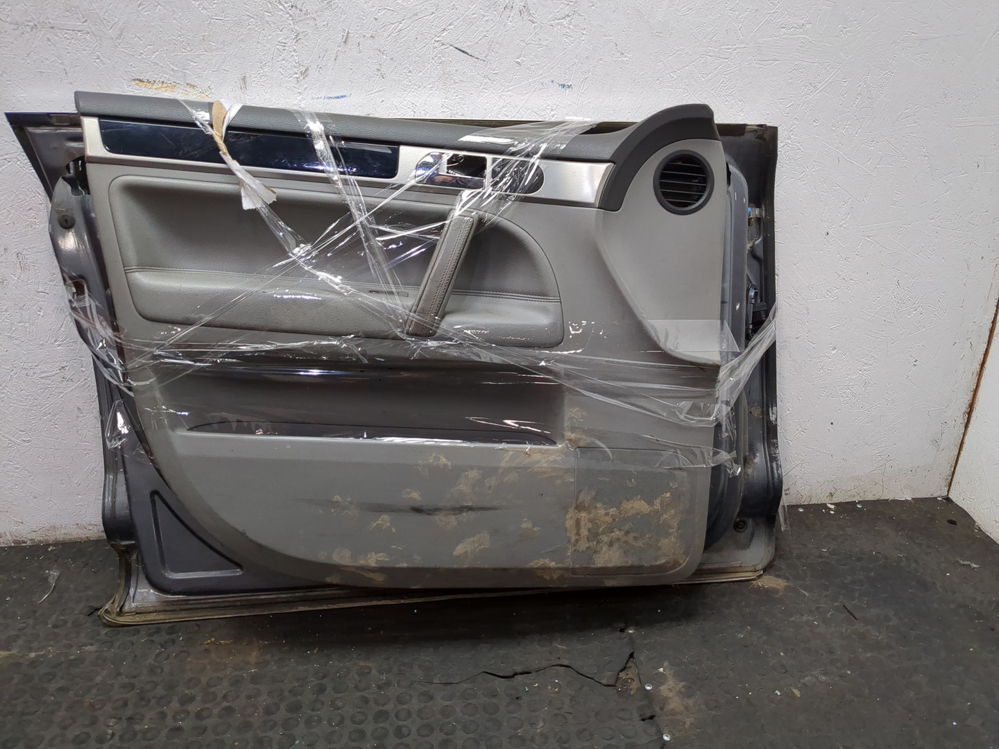 Дверь передняя левая