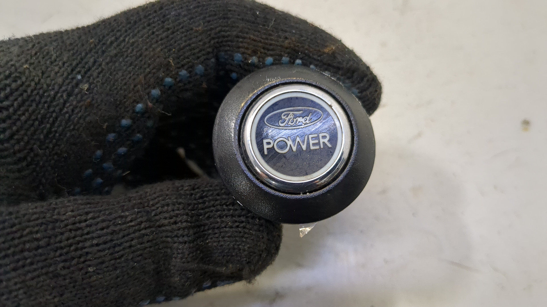 Кнопка запуска двигателя