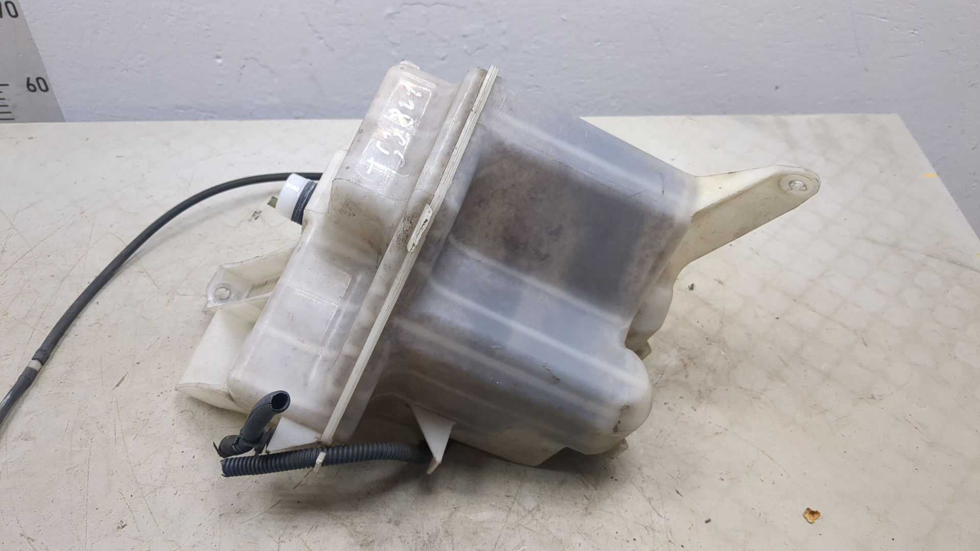 Бачок омывателя лобового стекла