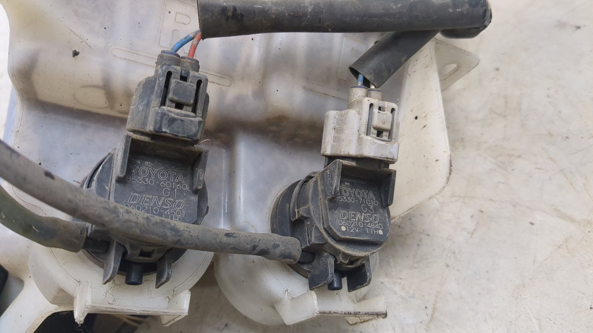 Бачок омывателя лобового стекла