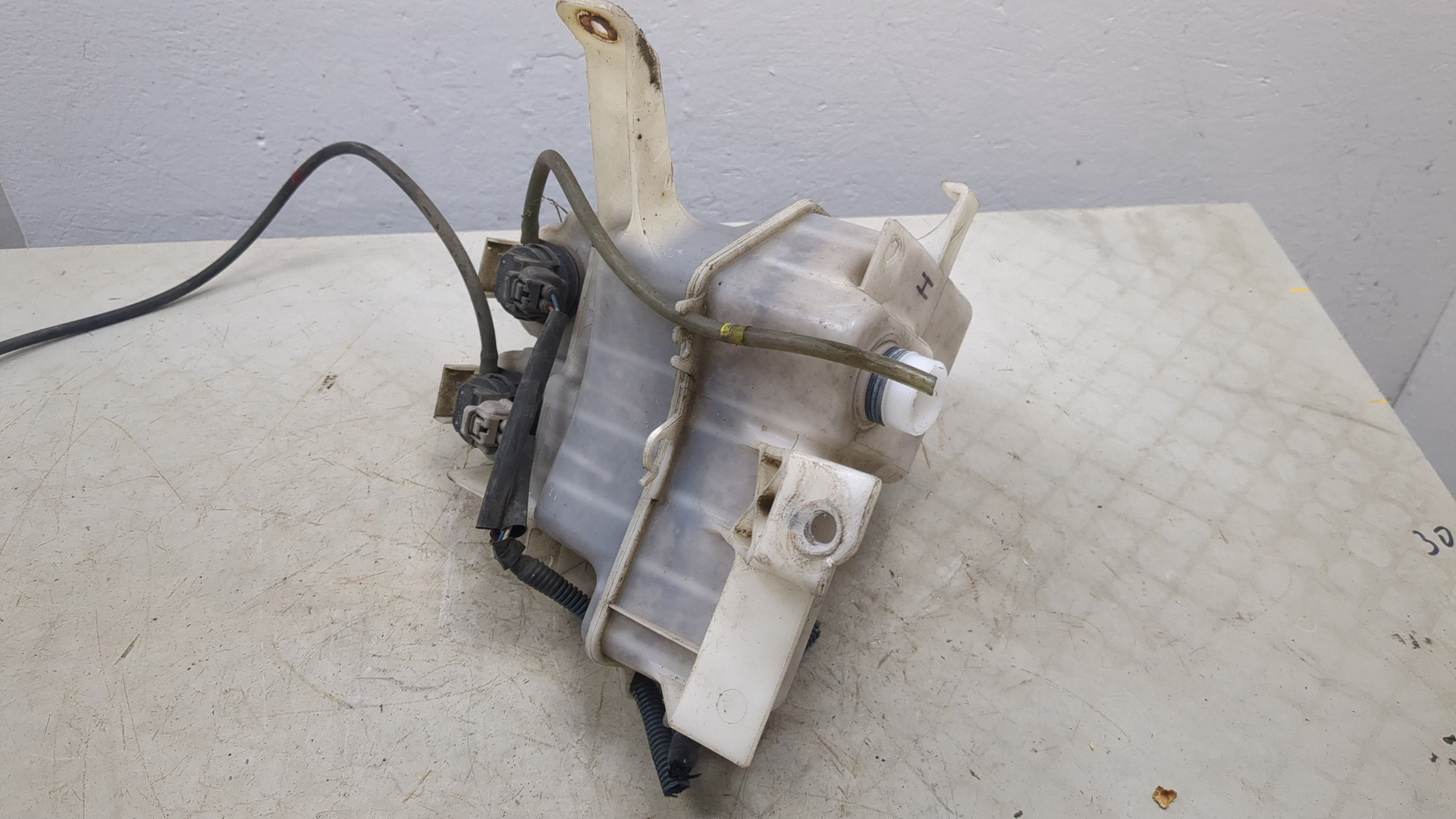 Бачок омывателя лобового стекла