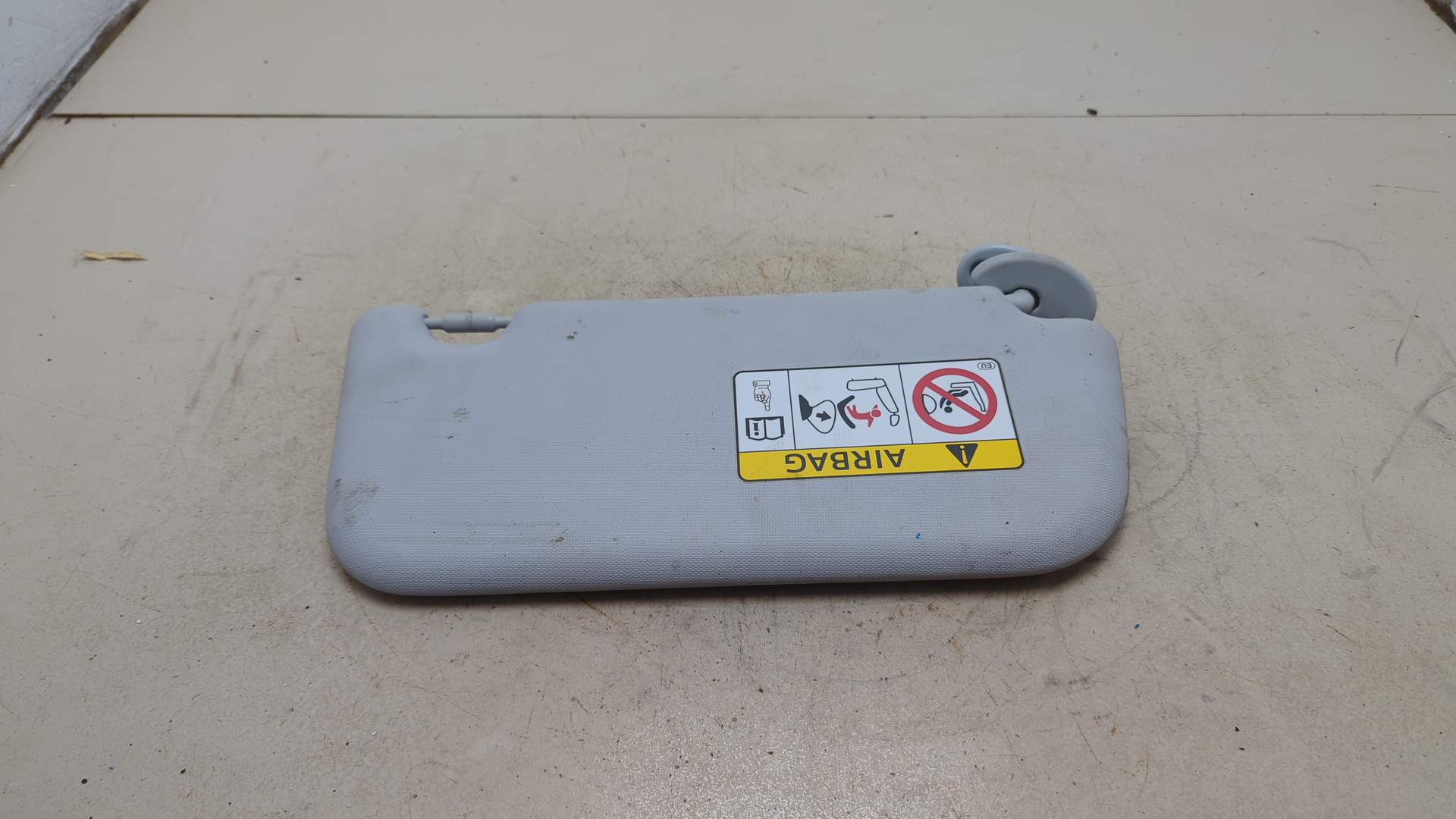 Козырек солнцезащитный