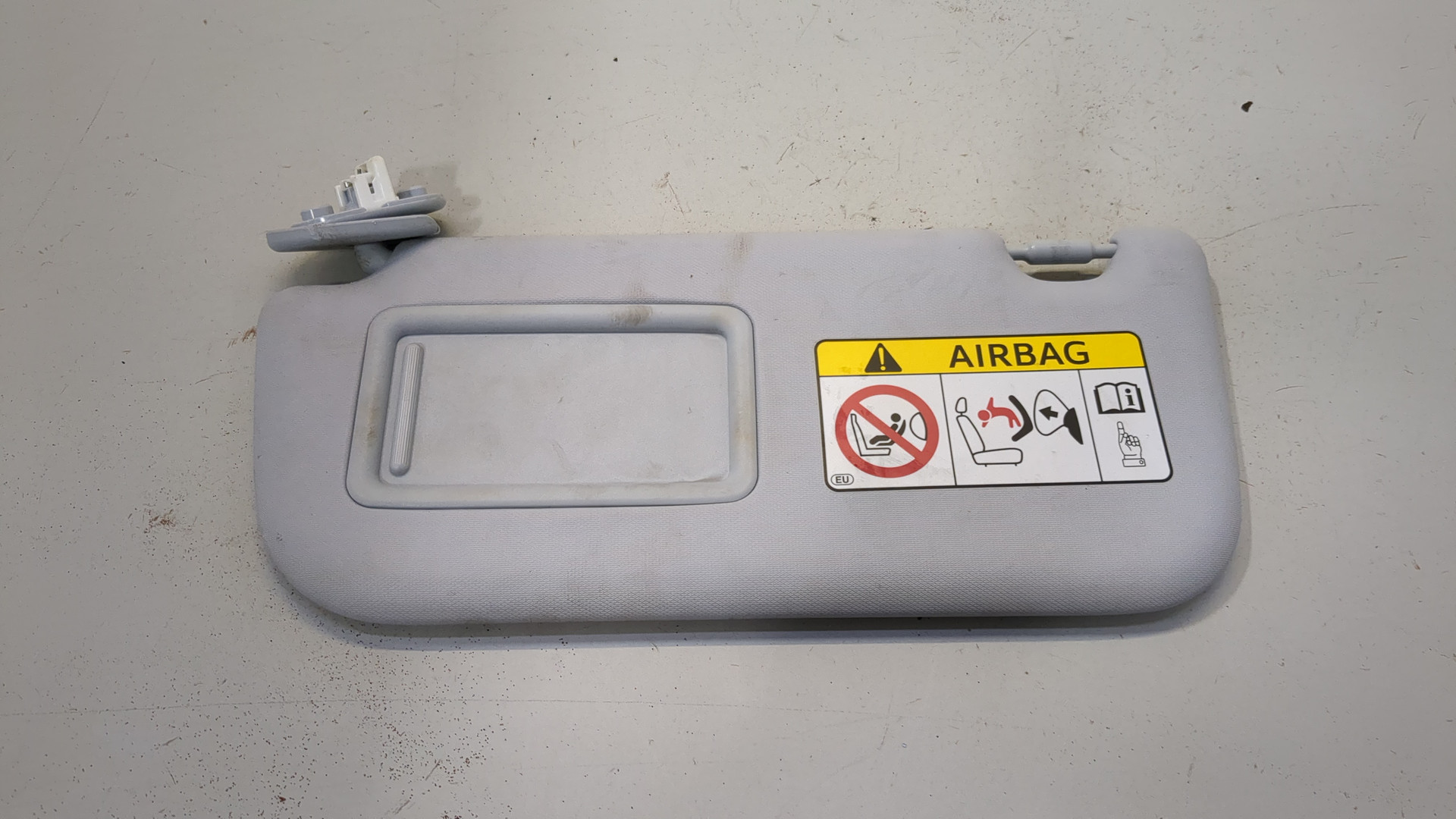 Козырек солнцезащитный