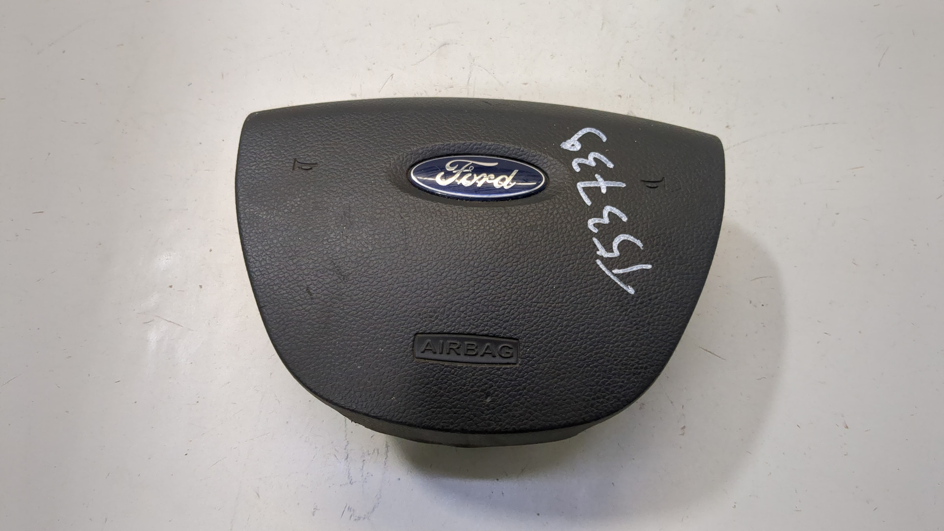 Подушка безопасности в рулевое колесо