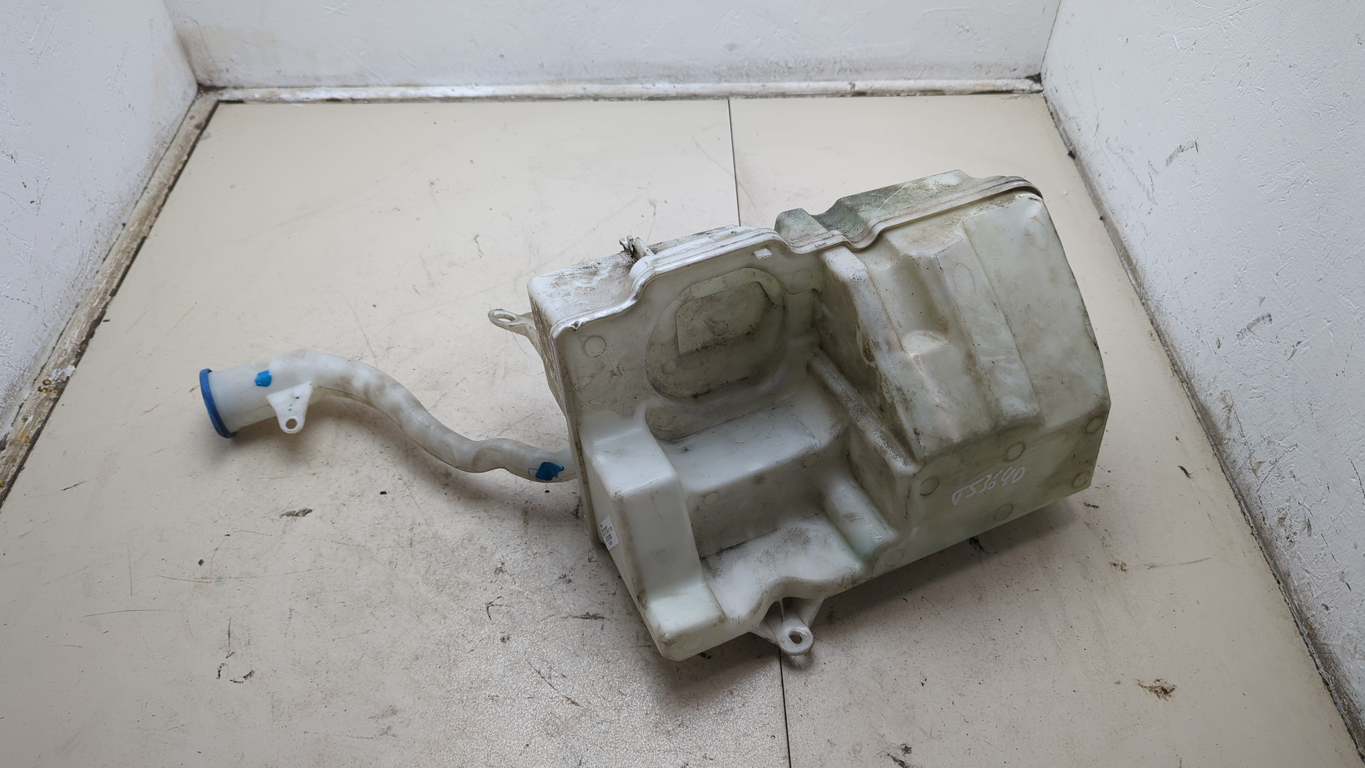 Бачок омывателя лобового стекла