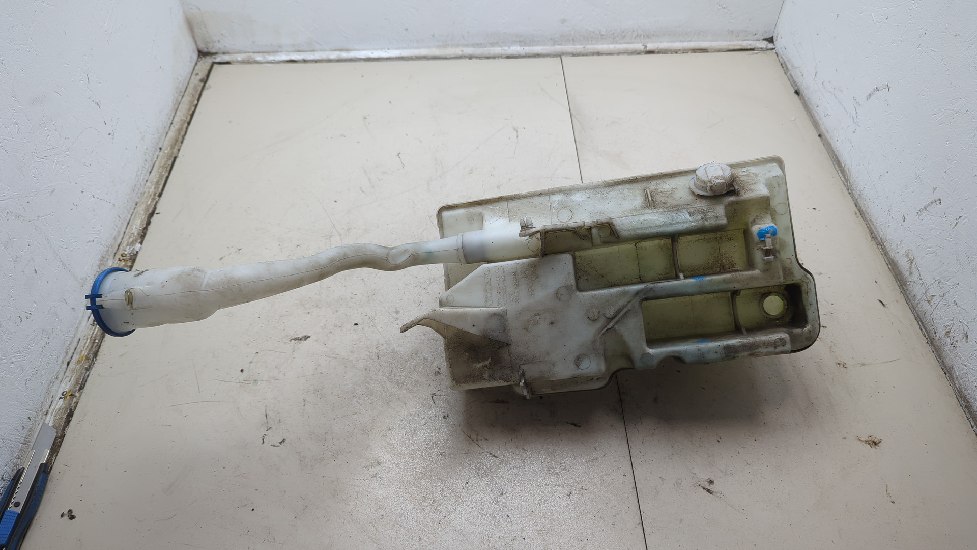 Бачок омывателя лобового стекла