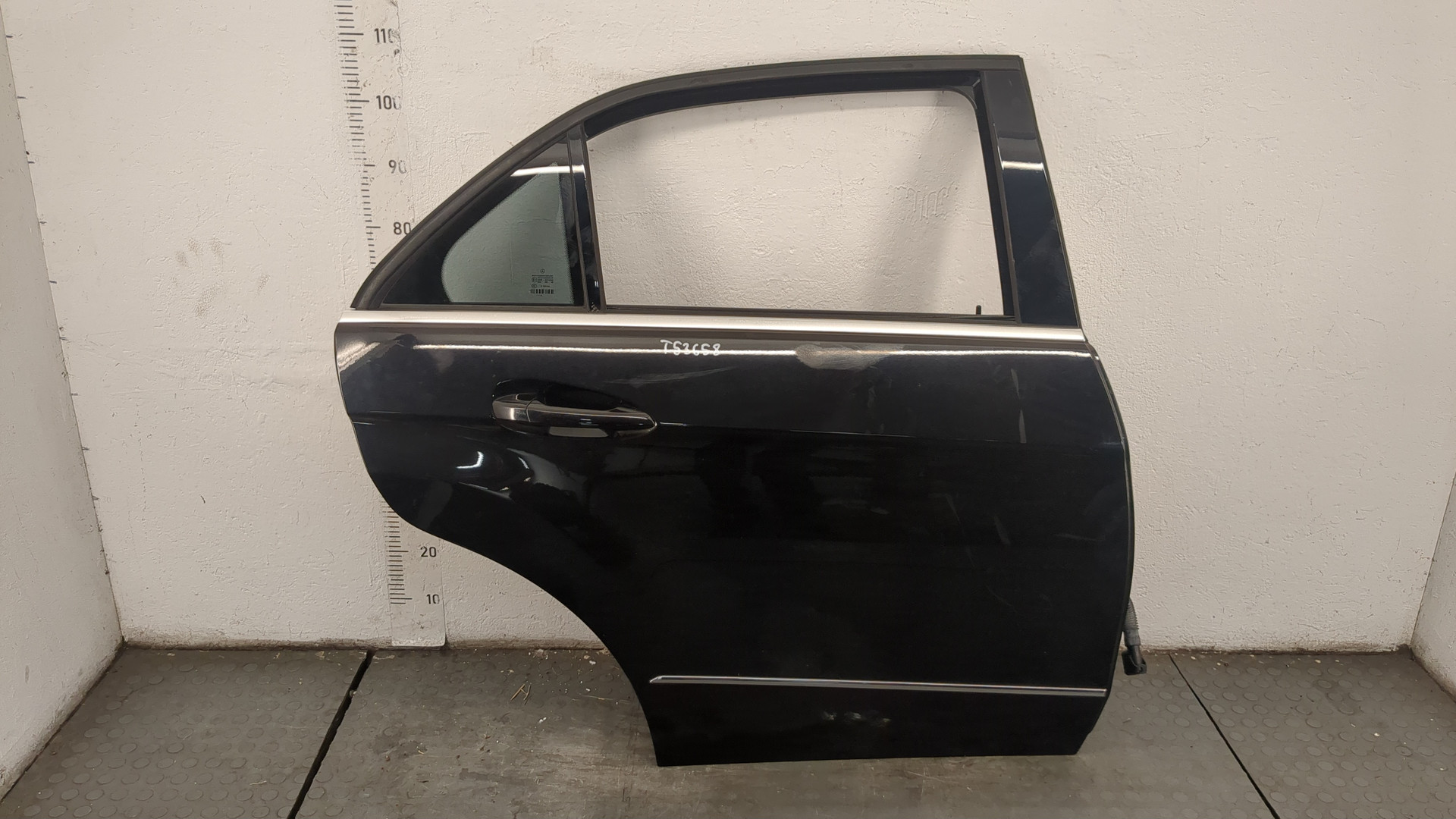 Дверь задняя правая