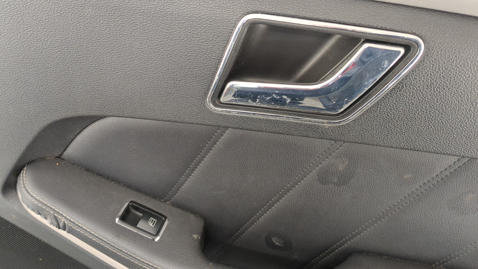 Дверь задняя правая