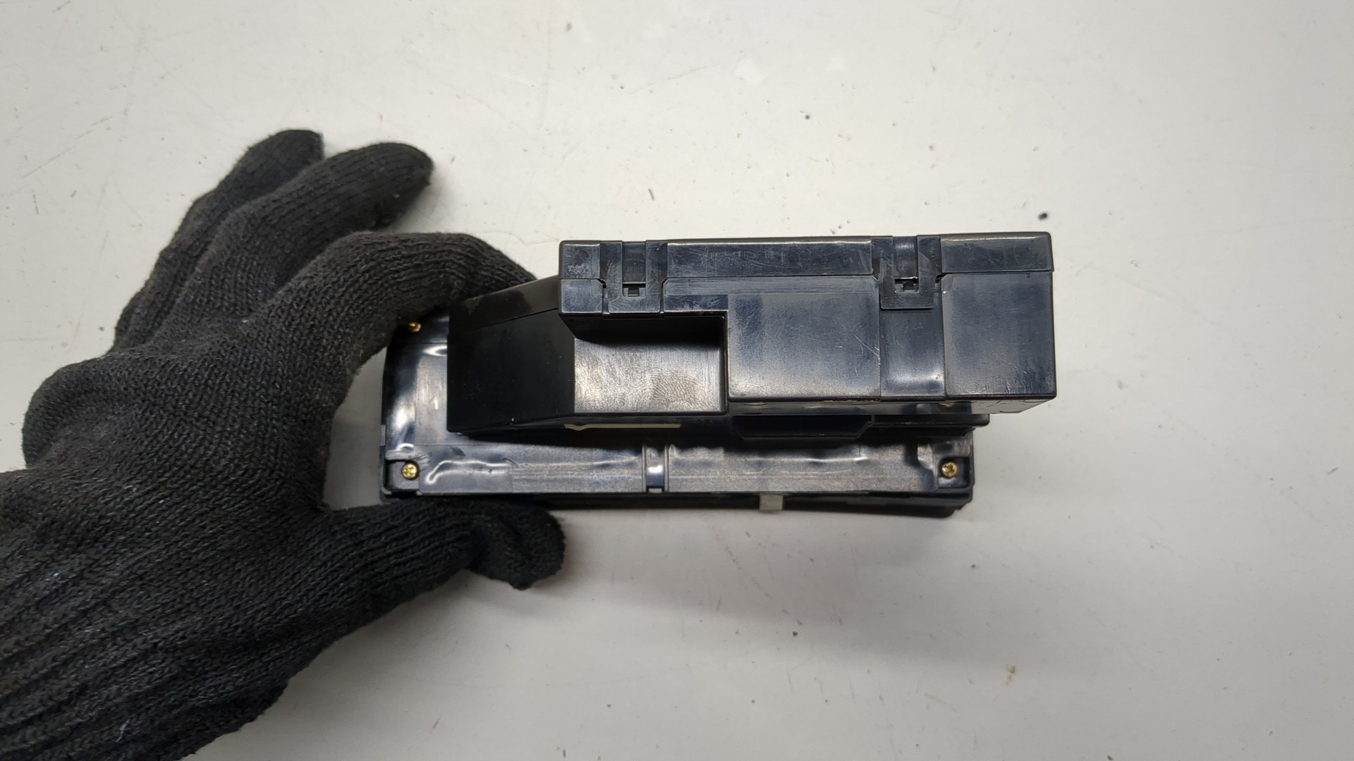 Кнопка стеклоподъемника