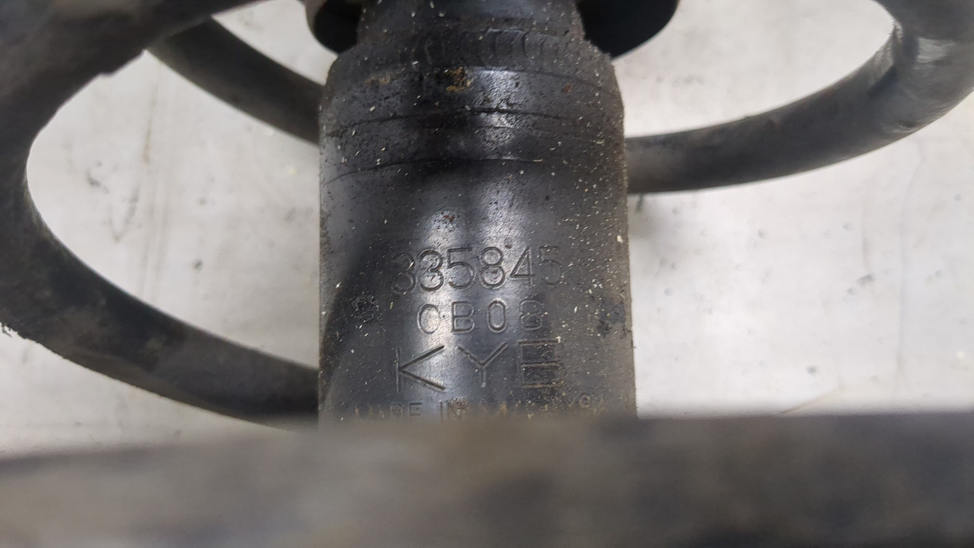 Амортизатор передний левый