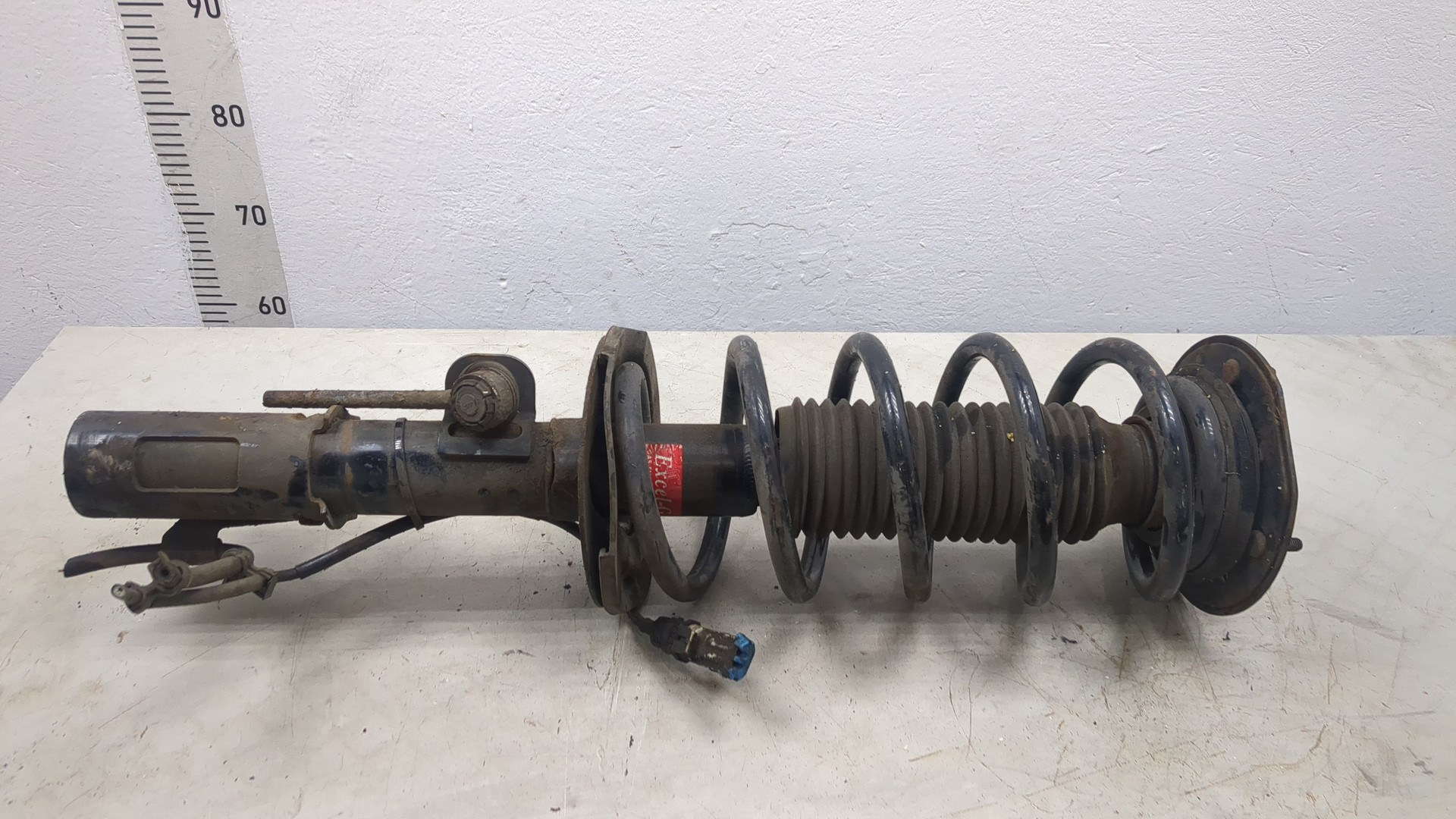 Амортизатор передний левый