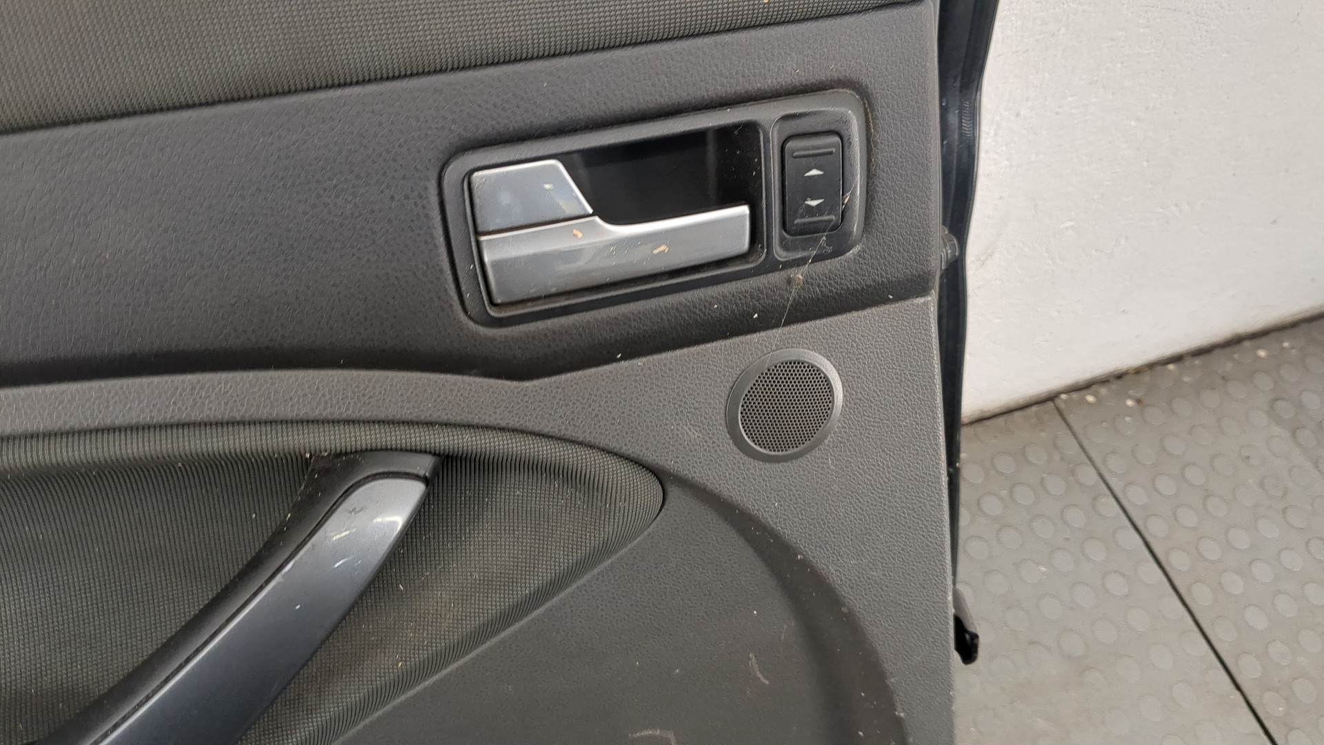 Дверь задняя левая