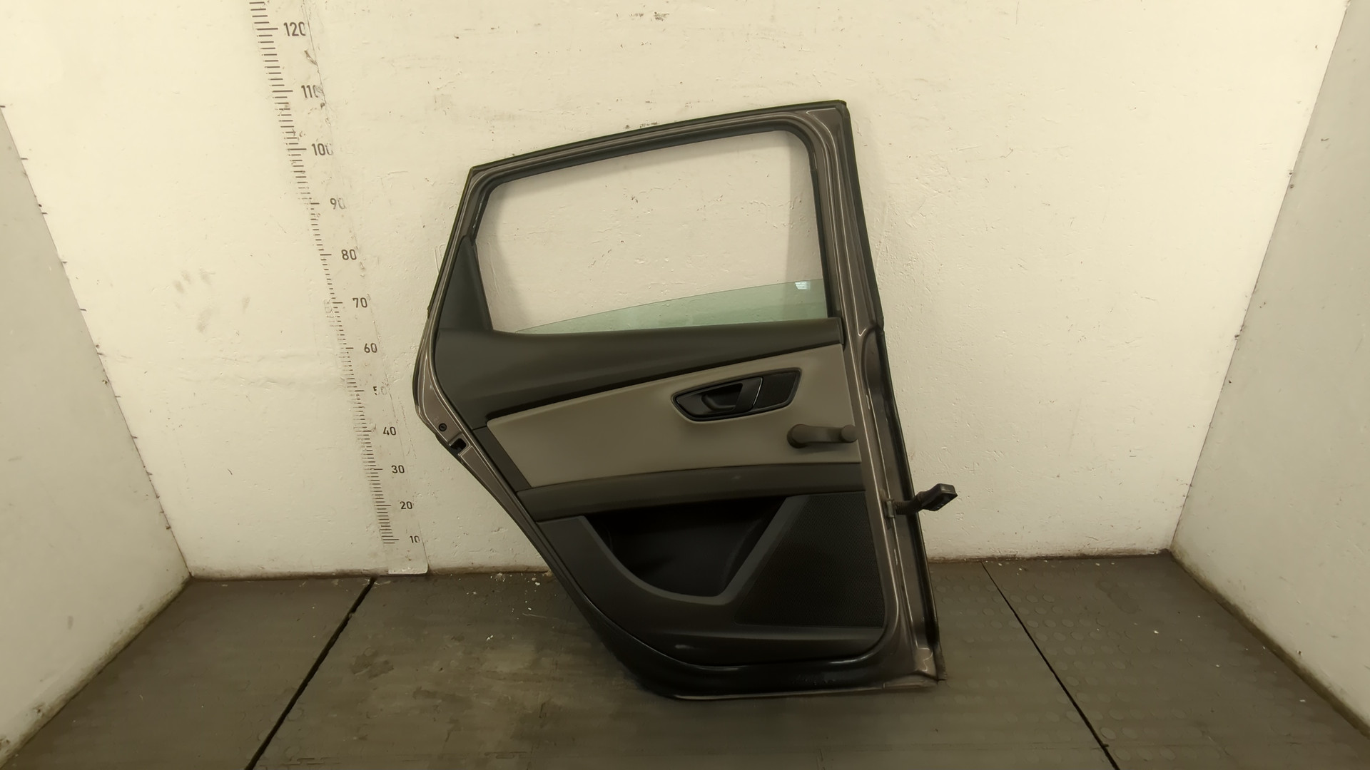 Дверь задняя левая