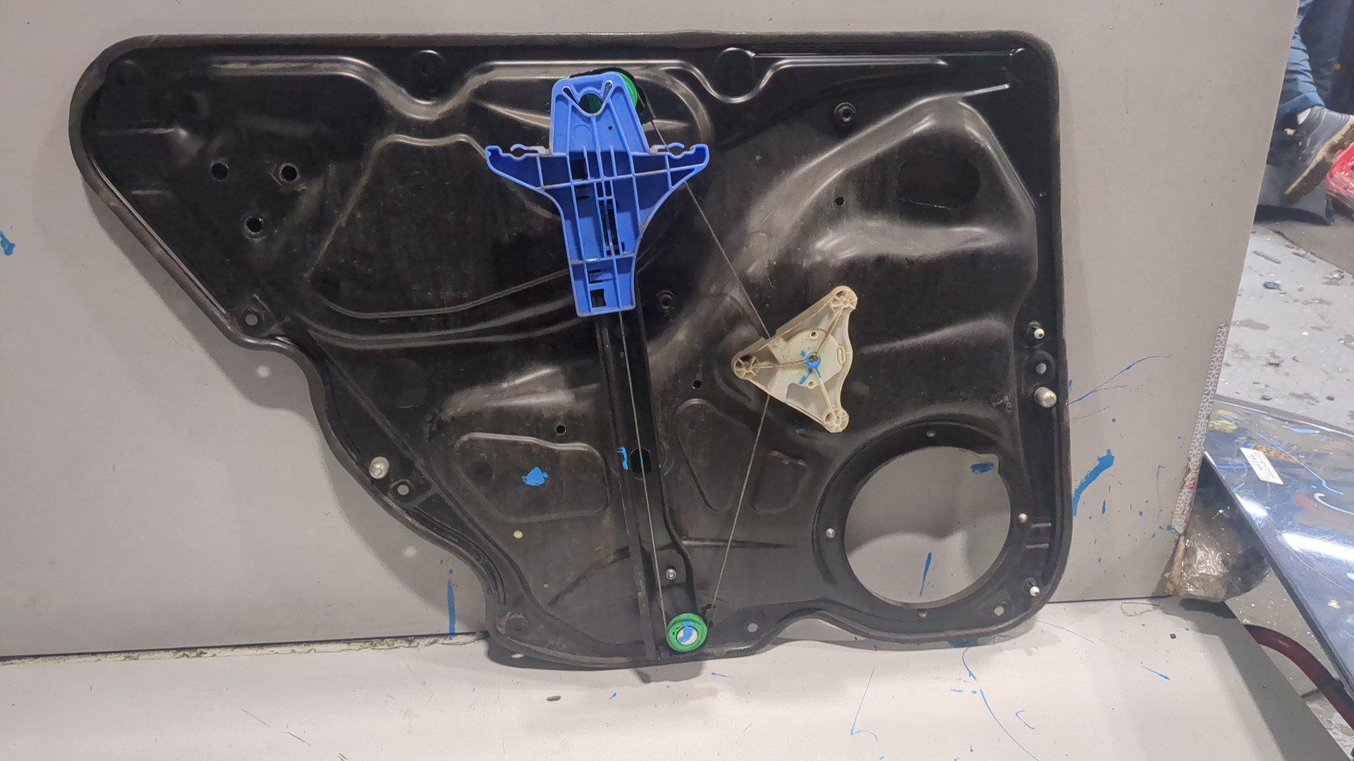 Стеклоподъемник электр. задний правый