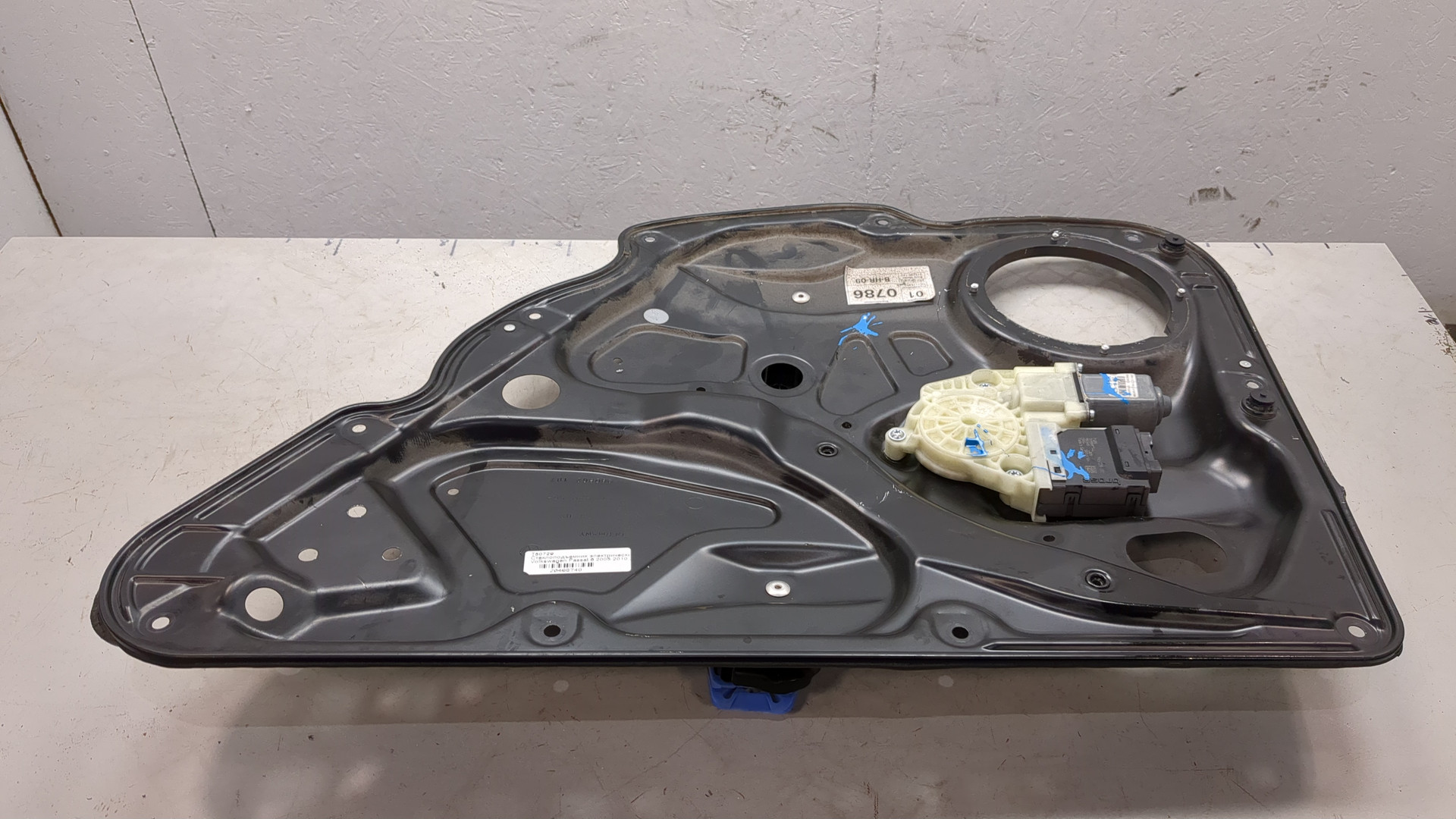 Стеклоподъемник электр. задний правый