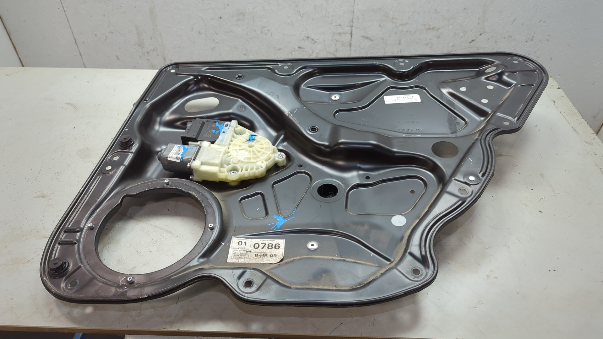 Стеклоподъемник электр. задний правый