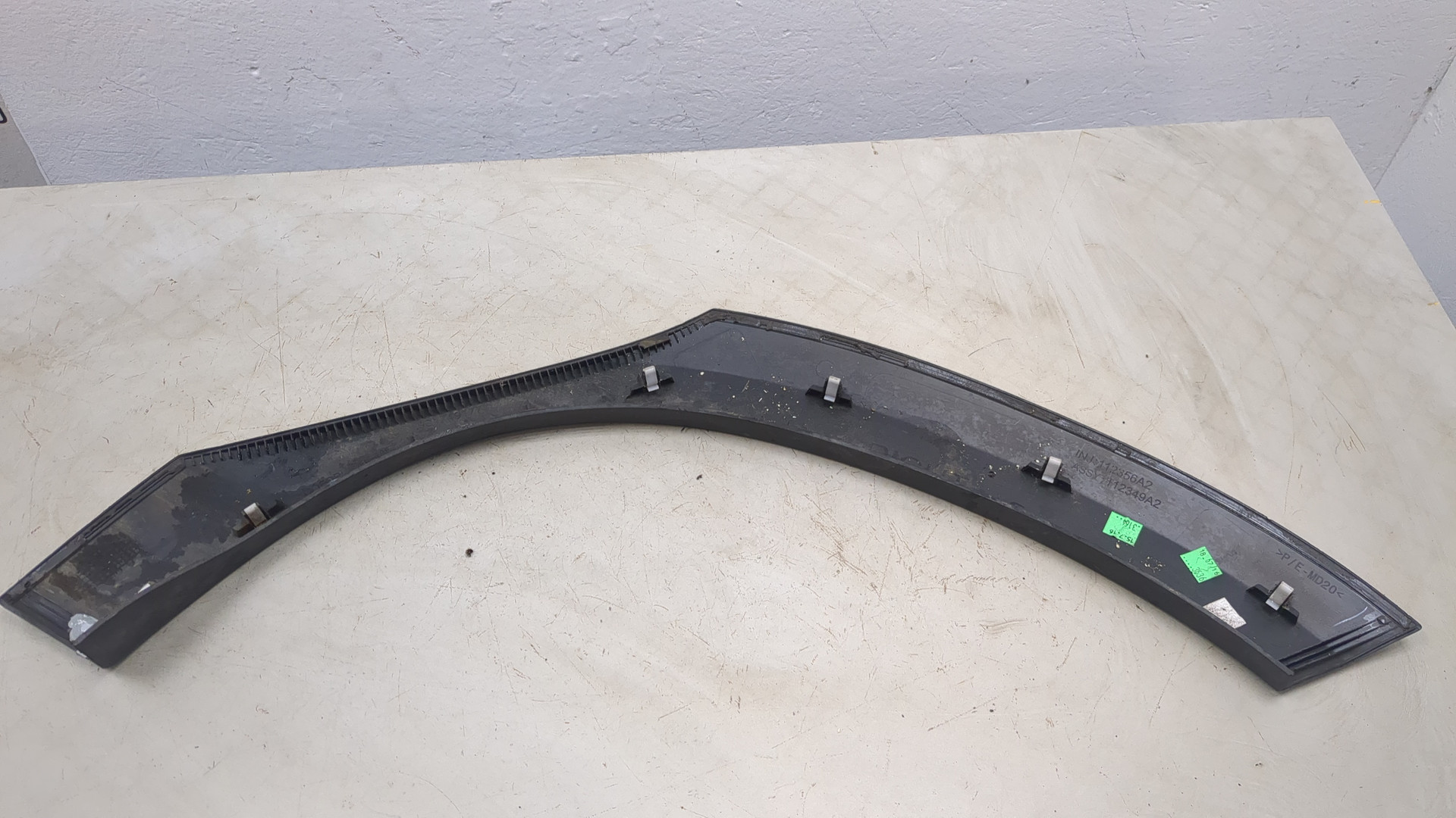 Молдинг заднего крыла правого
