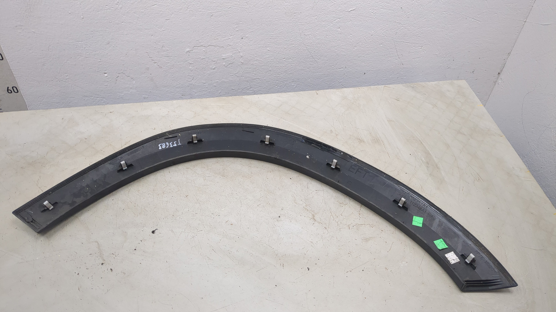 Накладка переднего крыла левого