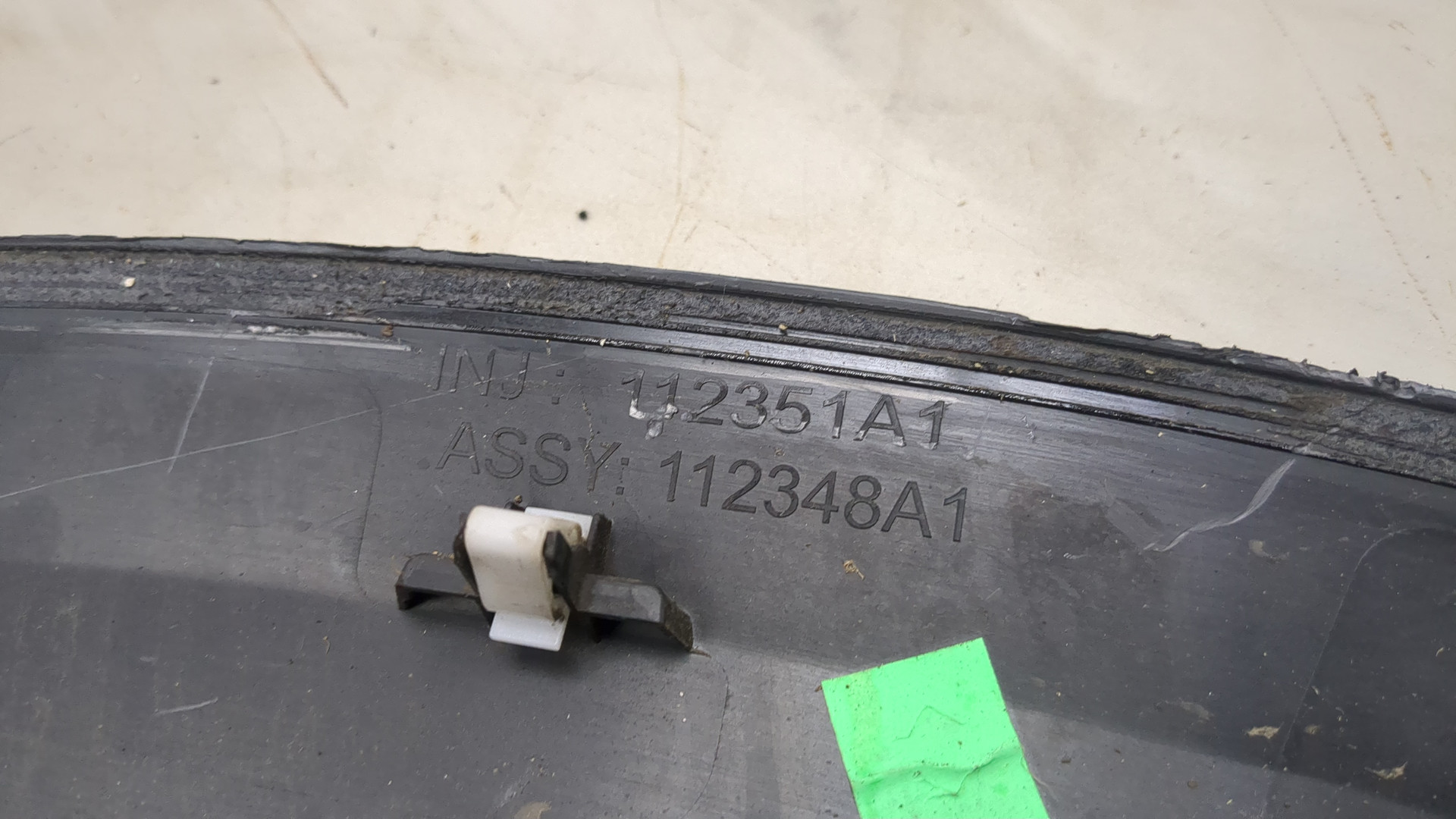 Накладка переднего крыла левого