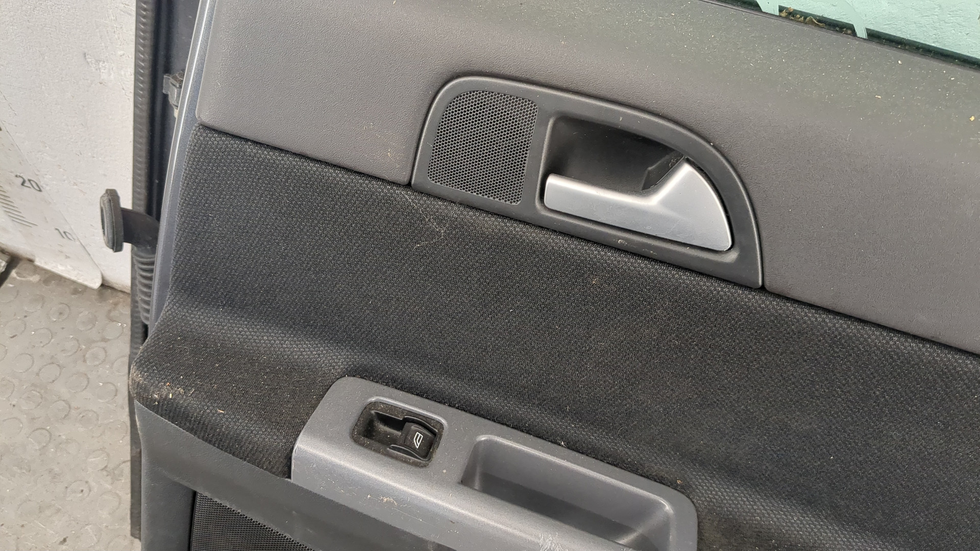 Дверь задняя правая