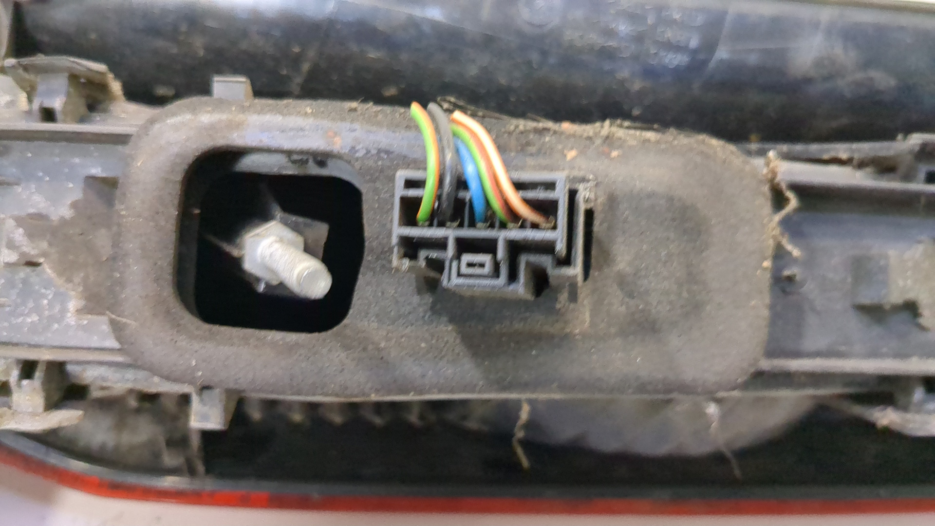 Фонарь задний левый