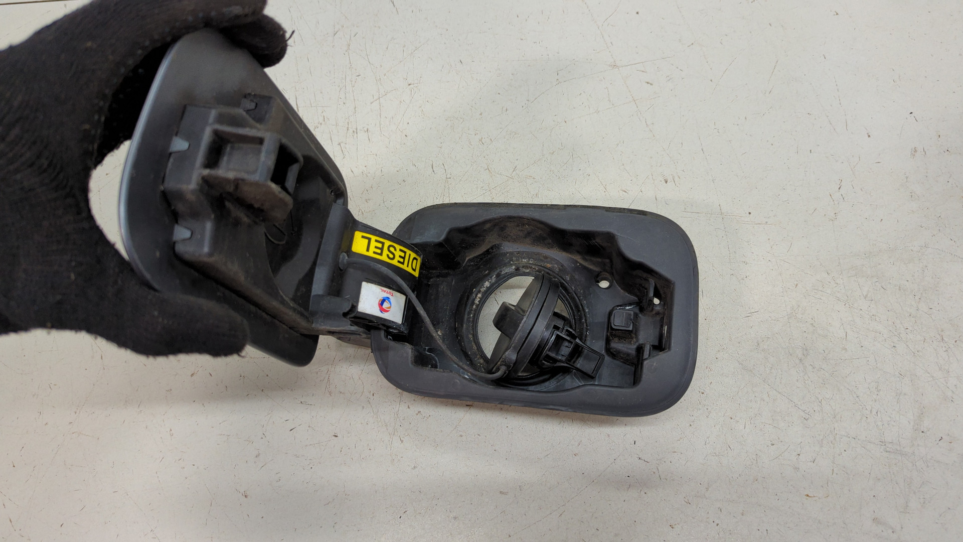 Лючок бензобака