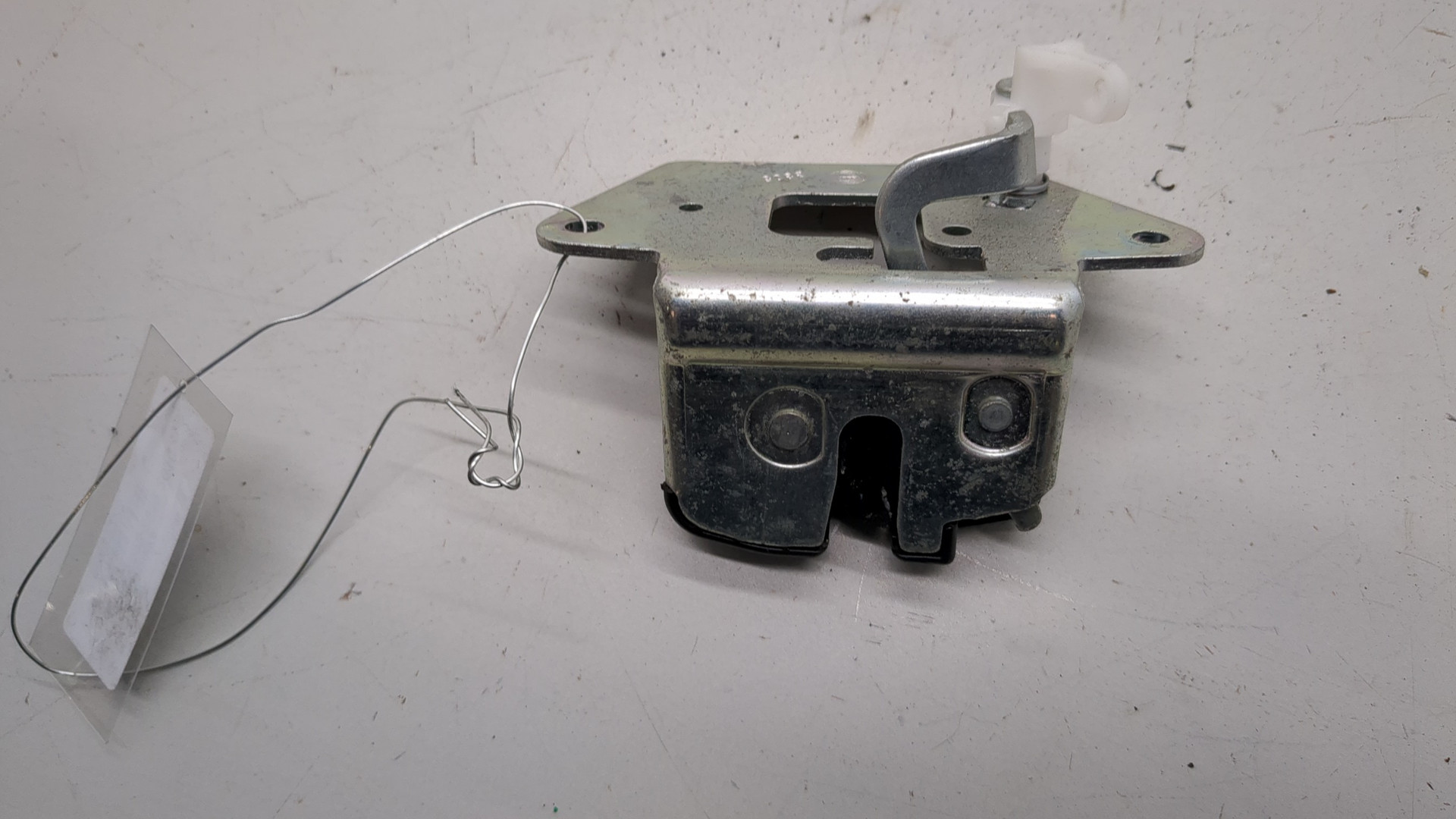 Замок багажника