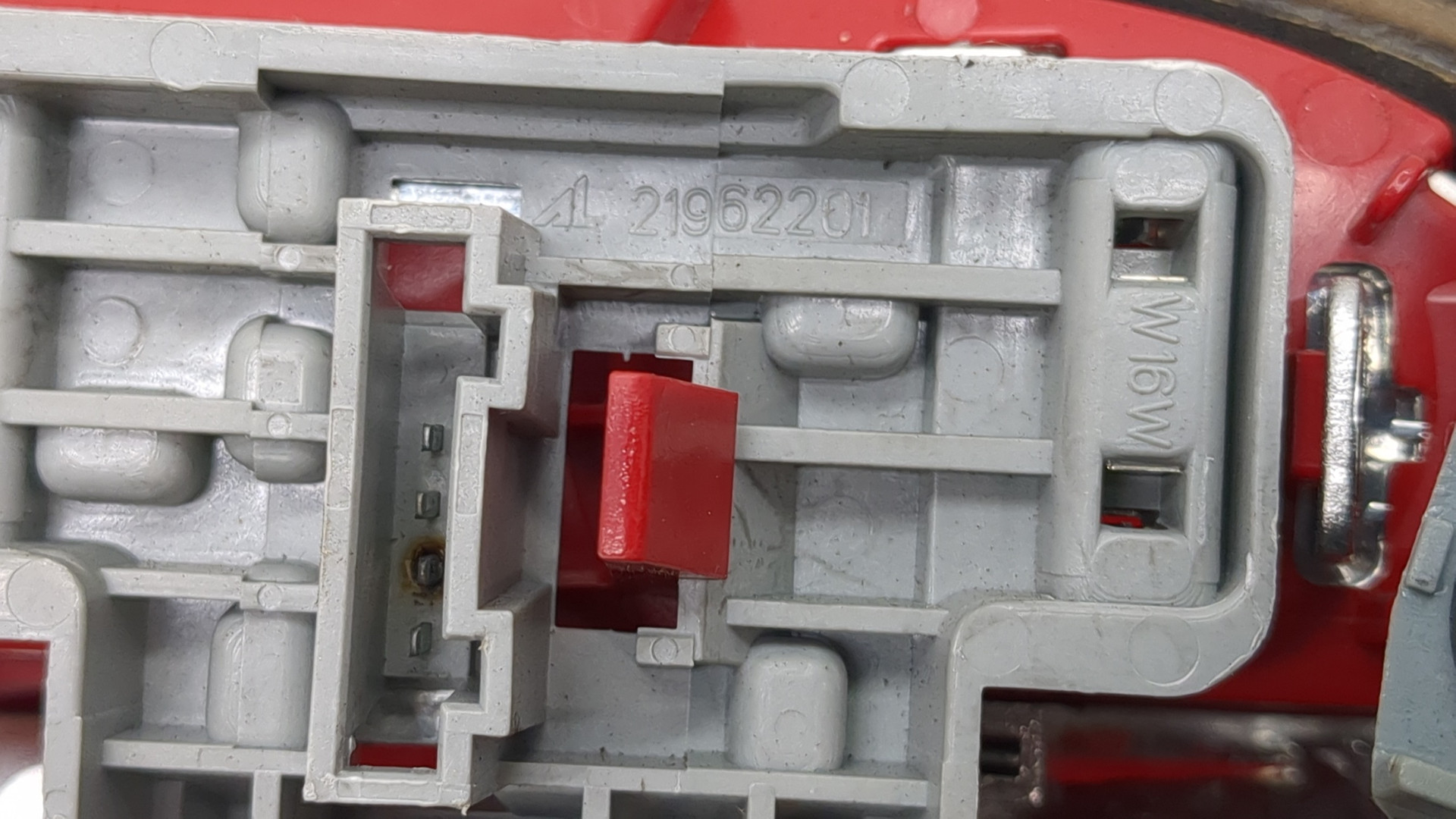 Фонарь задний внутренний правый