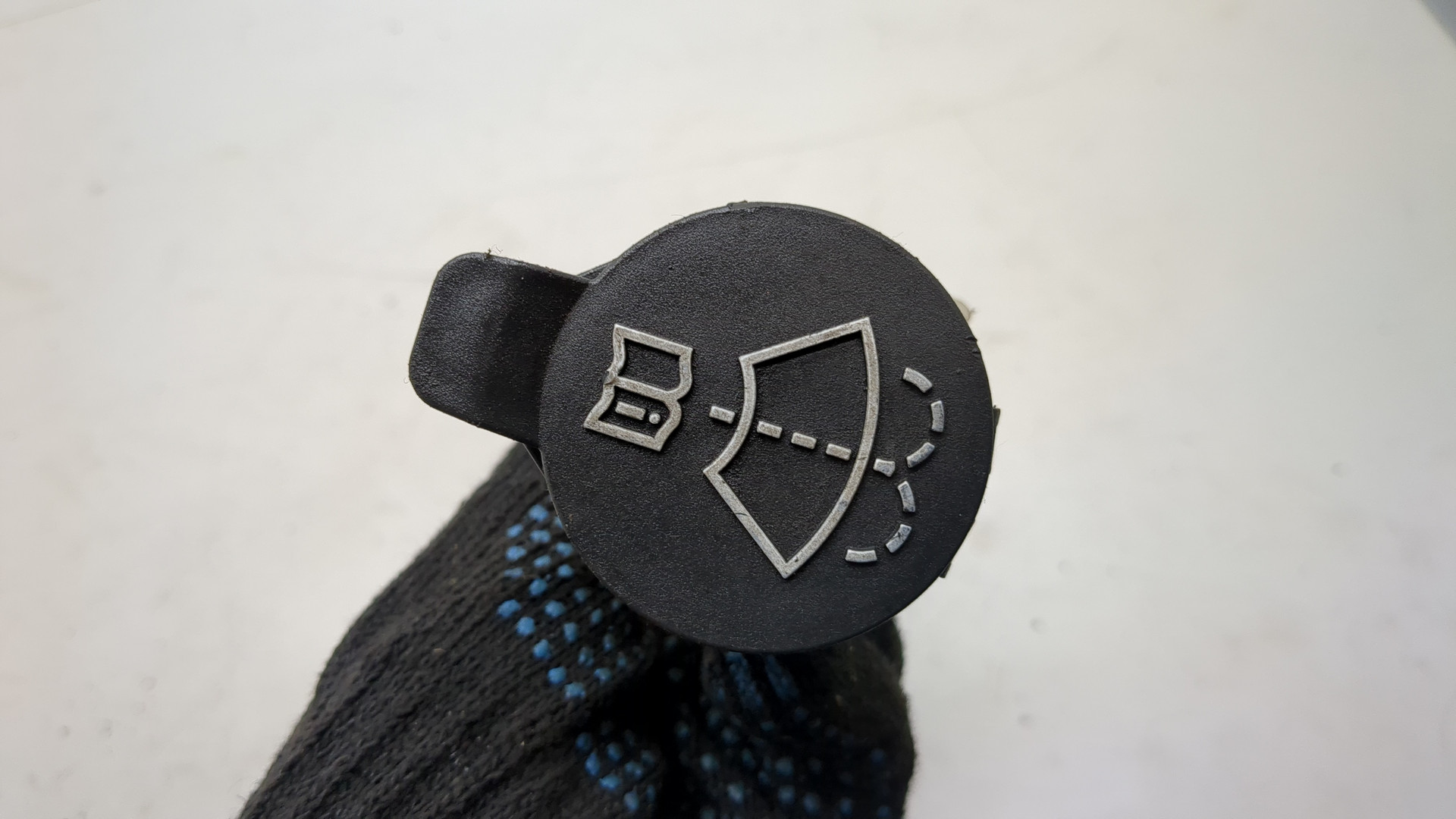 Горловина бачка омывателя