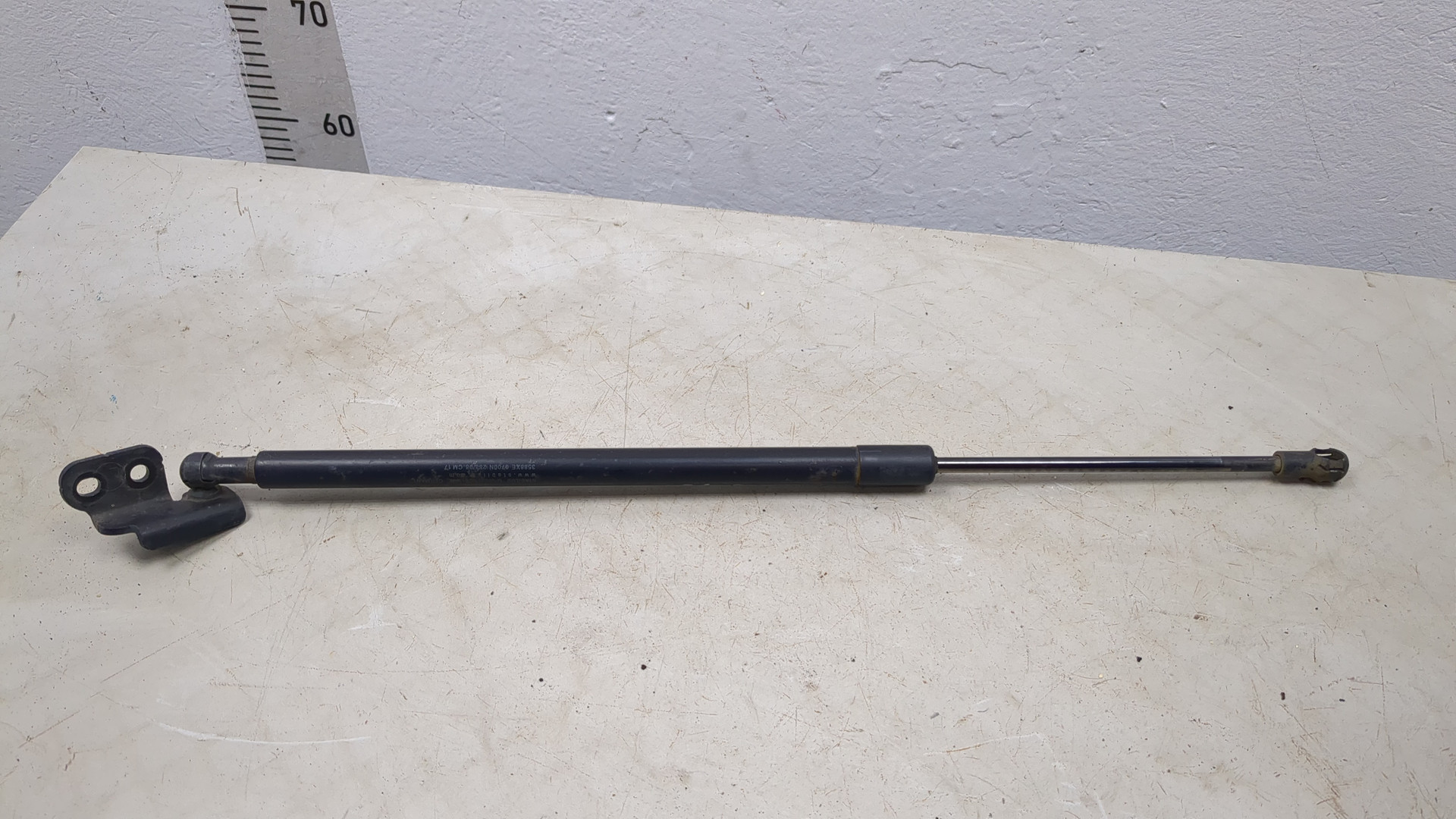 Амортизатор крышки багажника