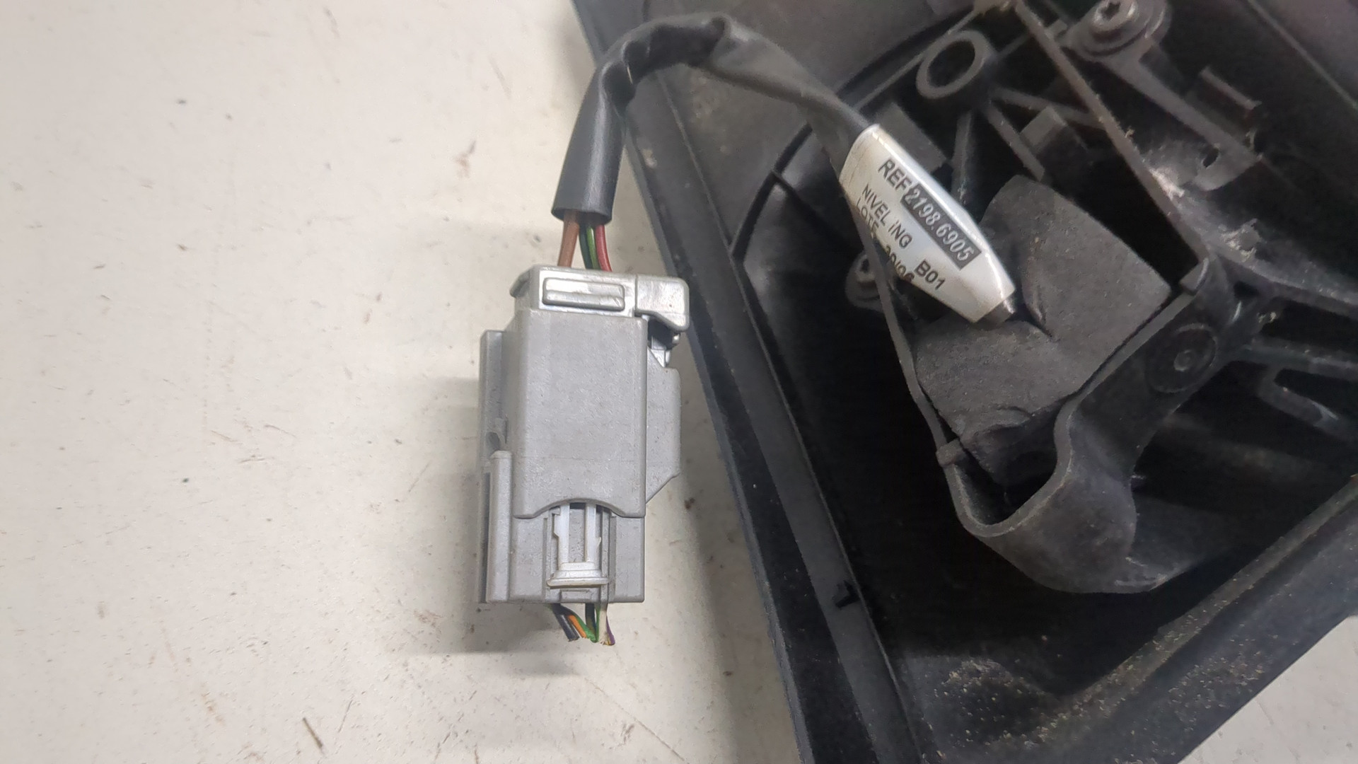 Зеркало правое электрическое