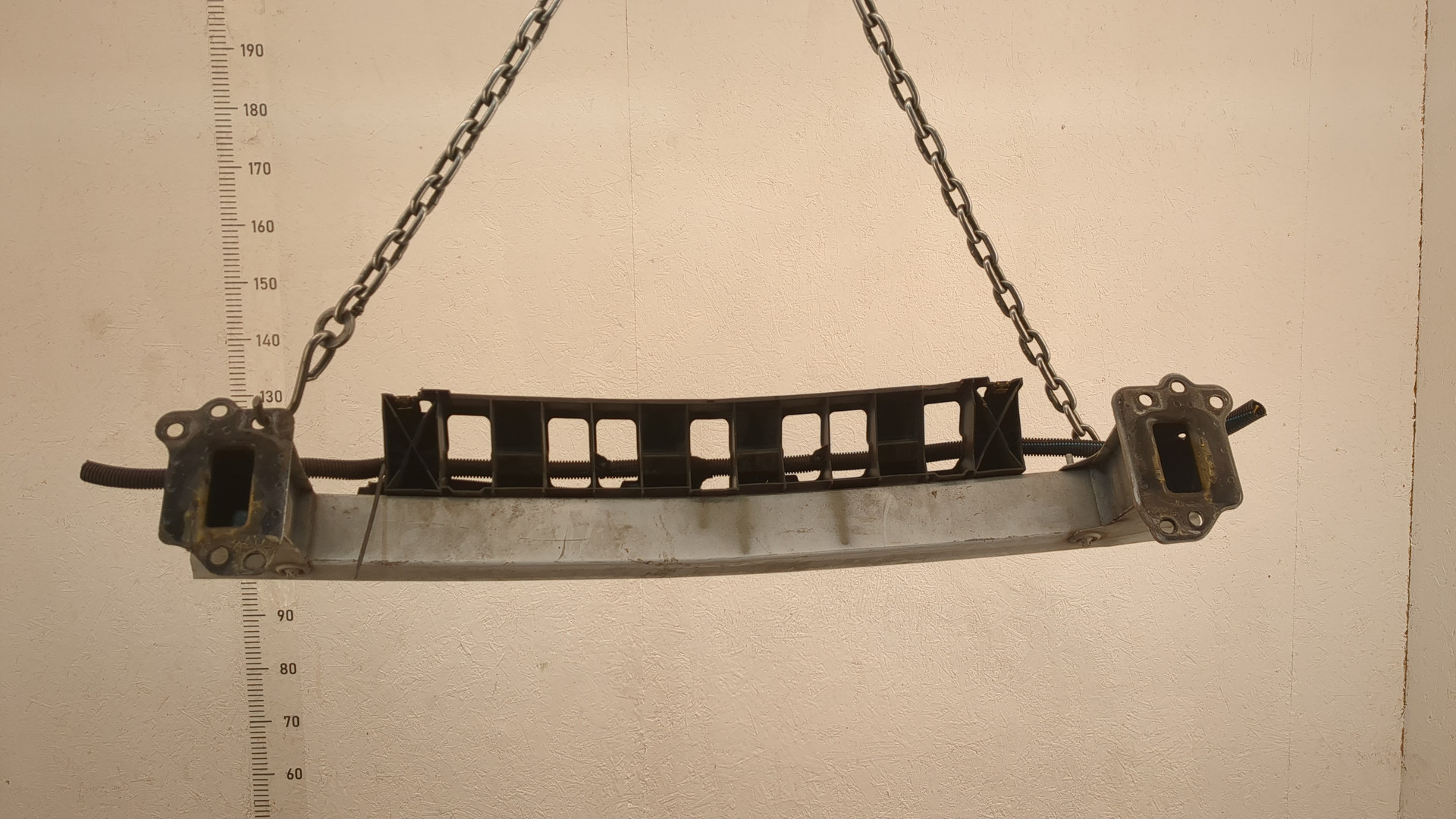 Усилитель переднего бампера