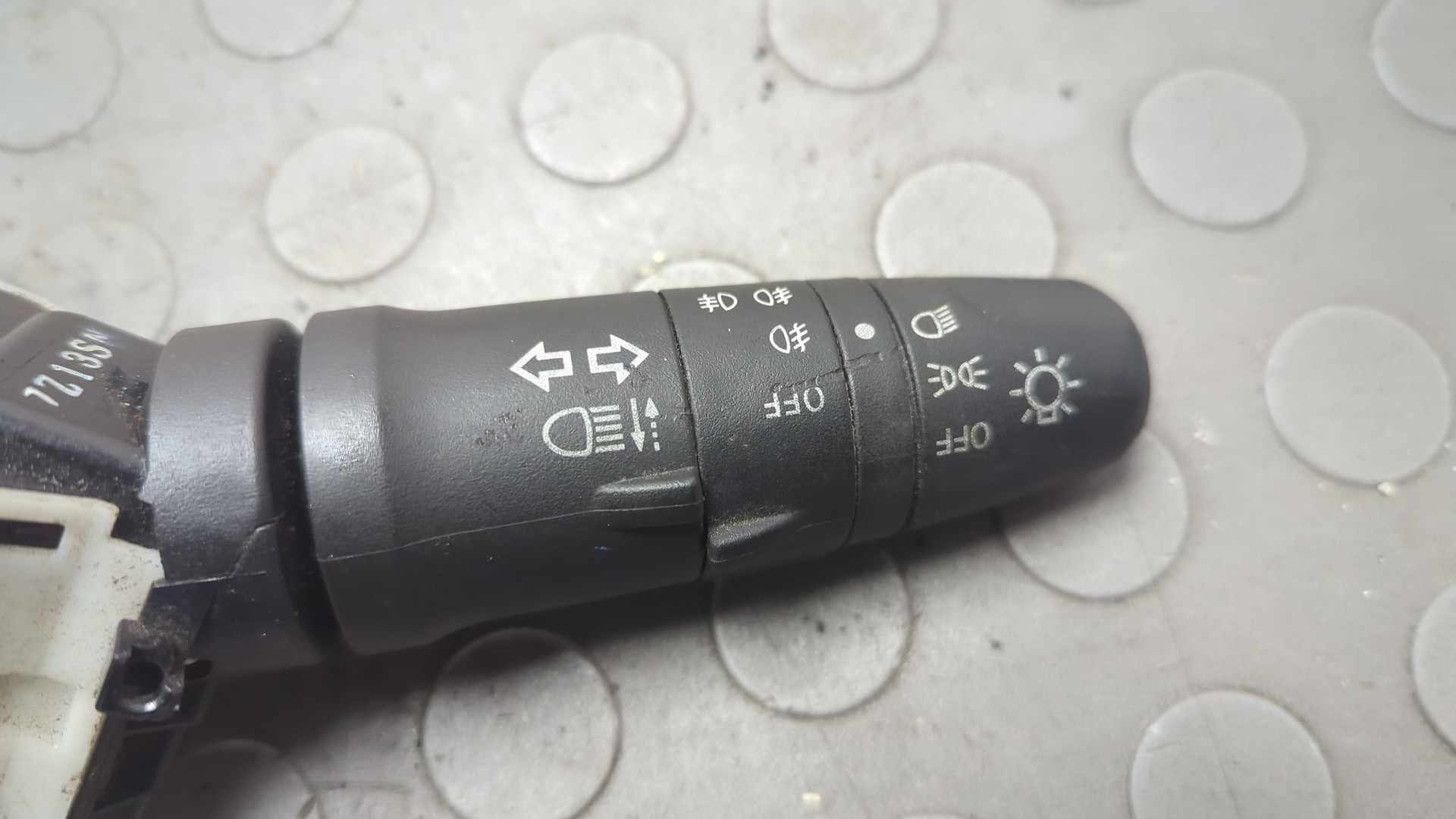 Переключатель поворотов подрулевой