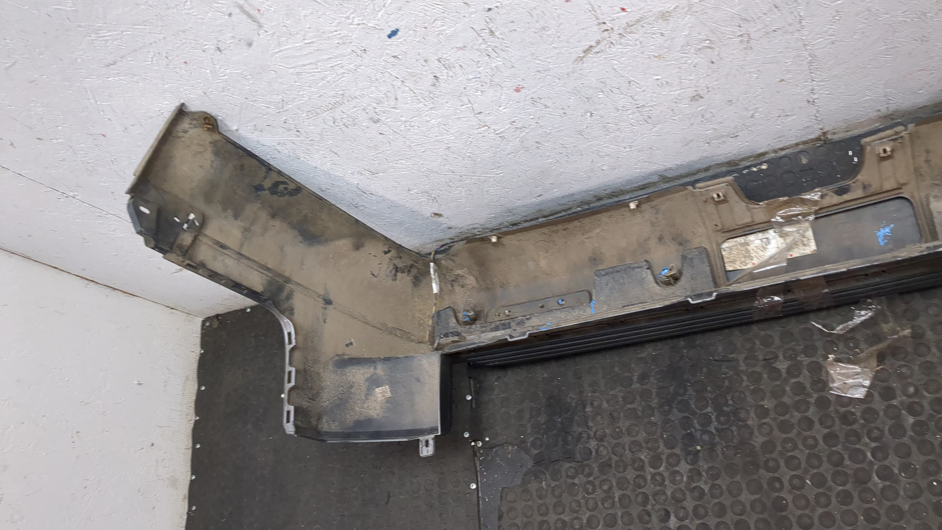 Бампер задний