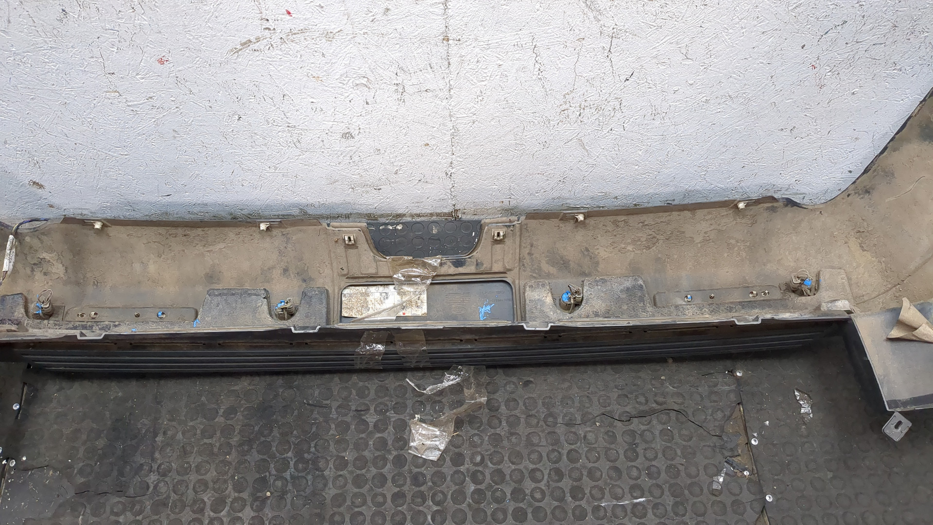 Бампер задний