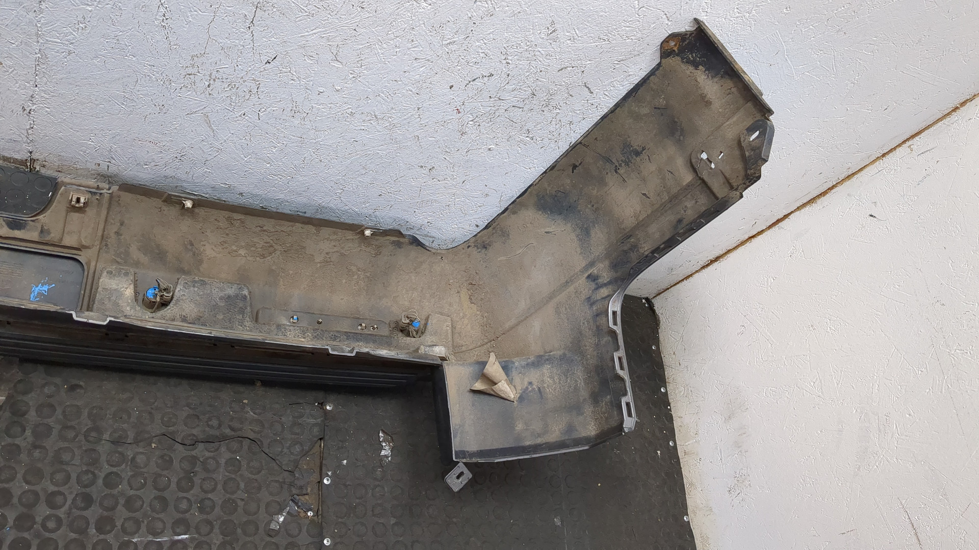 Бампер задний