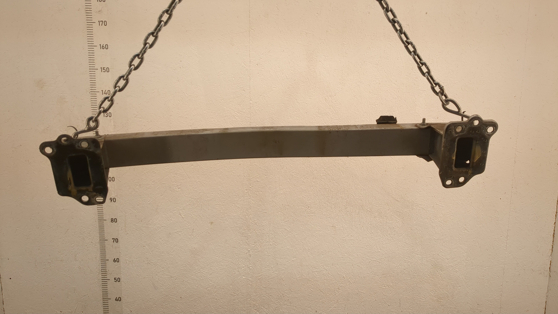 Усилитель переднего бампера