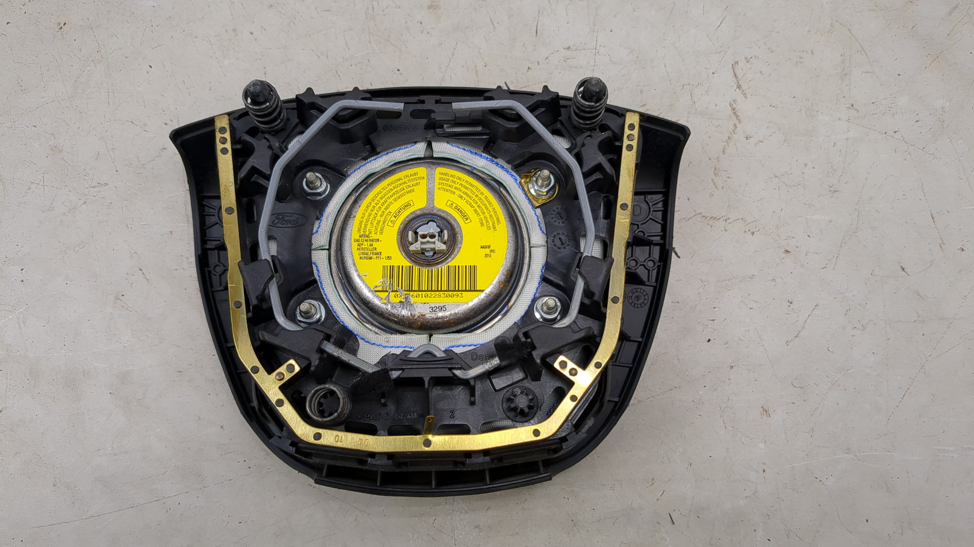 Подушка безопасности в рулевое колесо