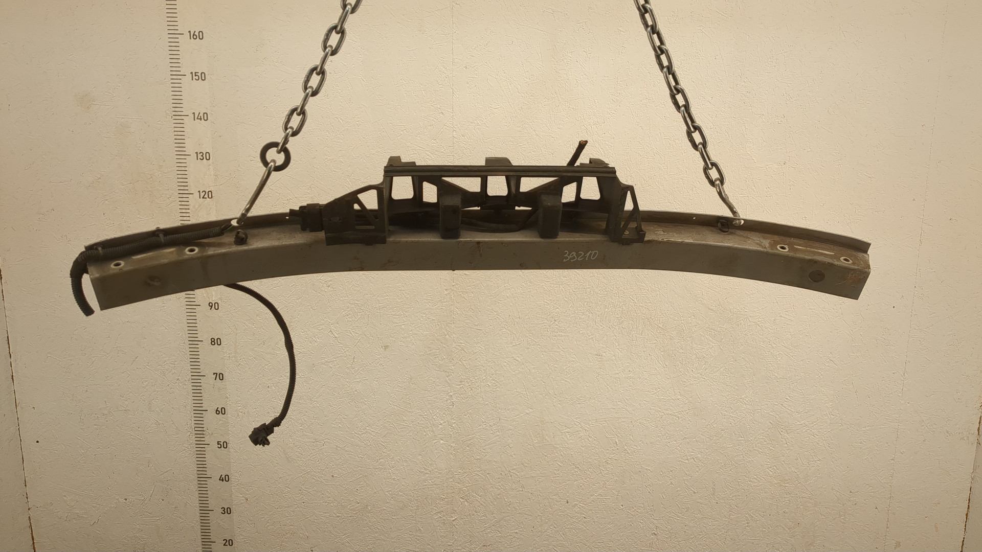 Усилитель переднего бампера