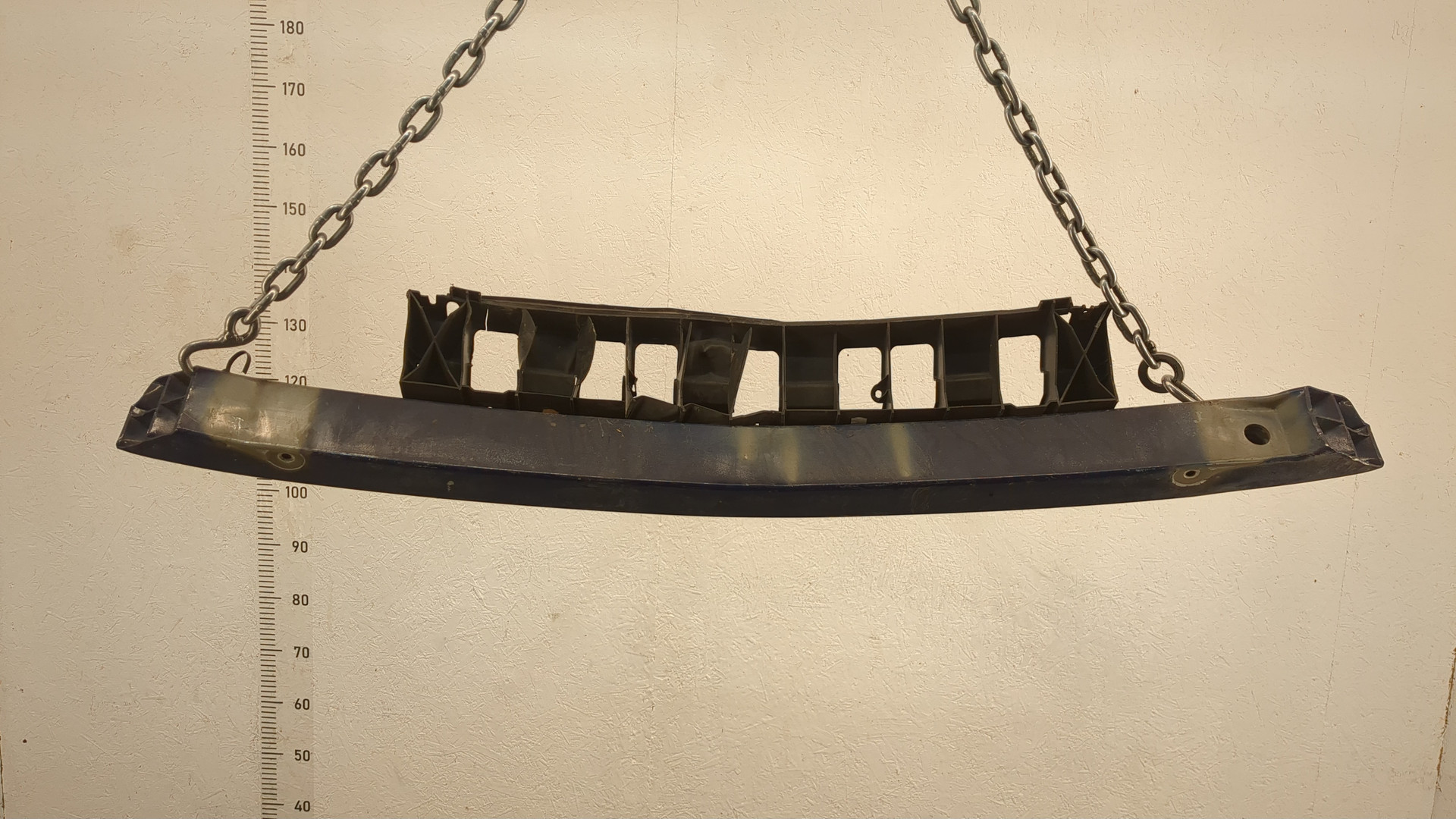 Усилитель переднего бампера