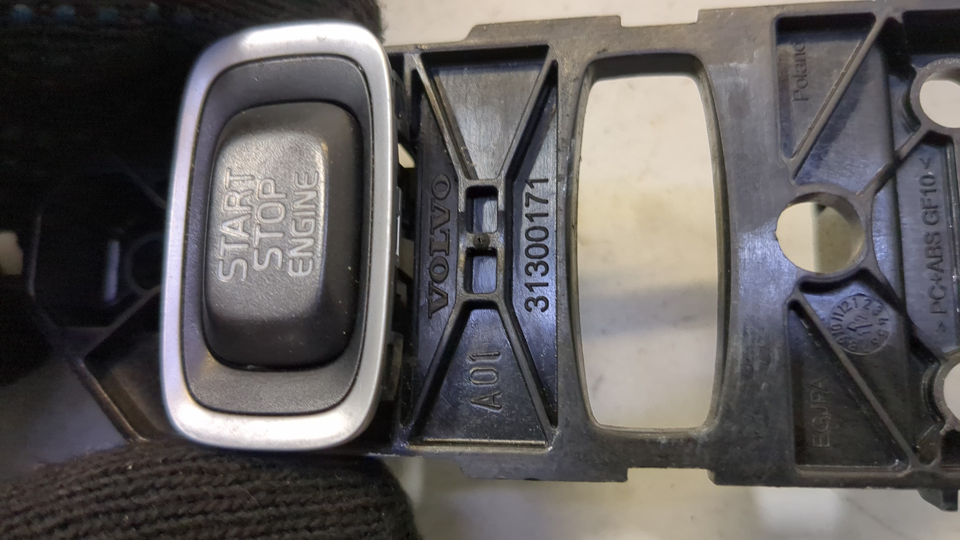 Кнопка запуска двигателя