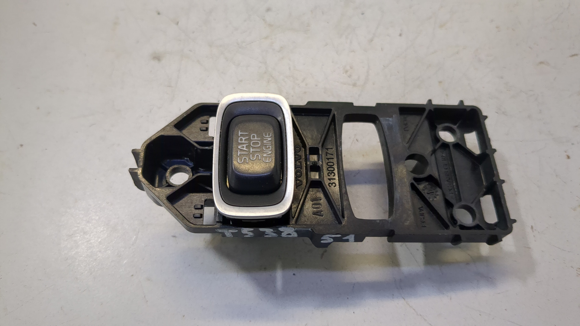 Кнопка запуска двигателя