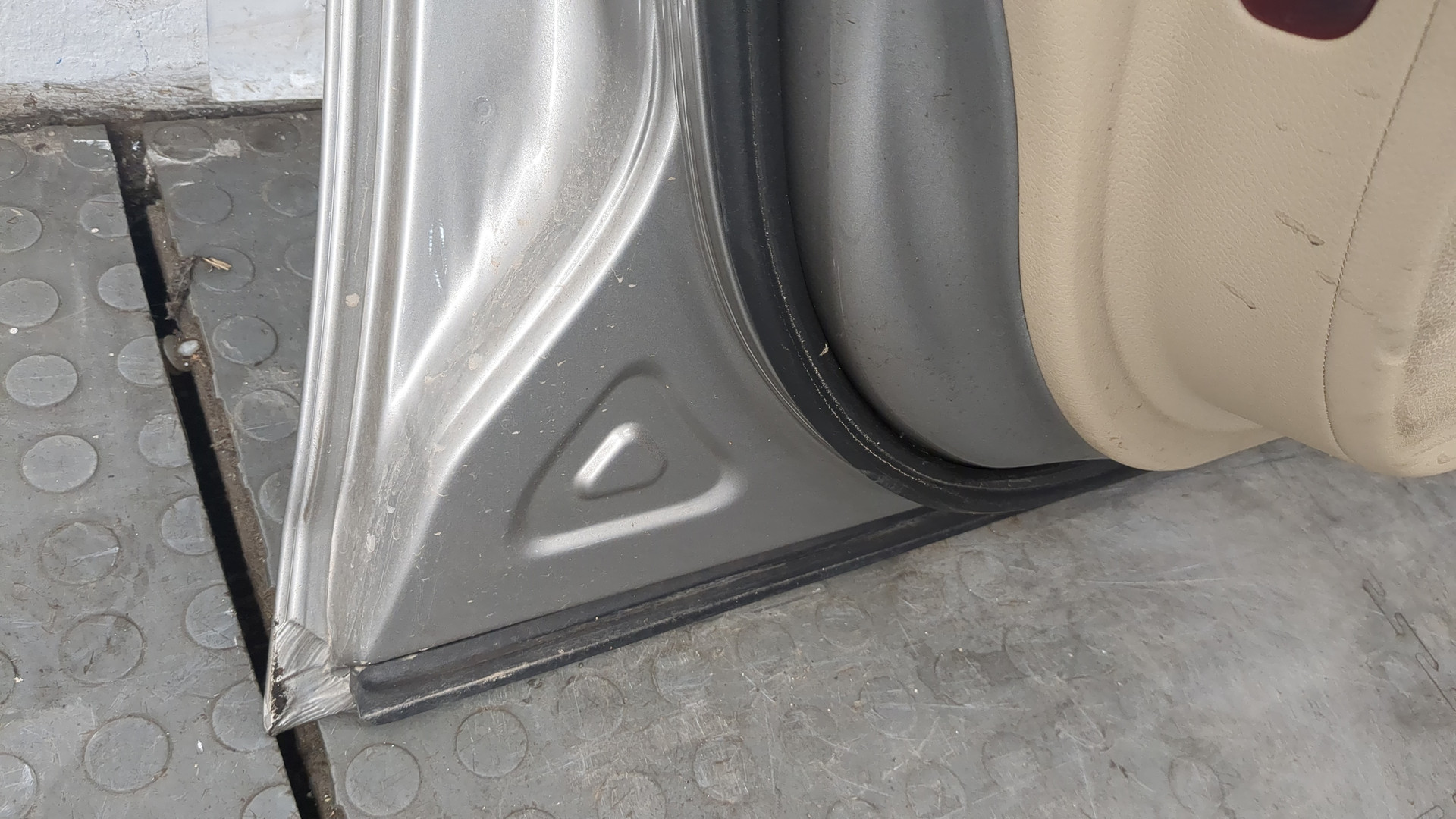 Дверь передняя левая