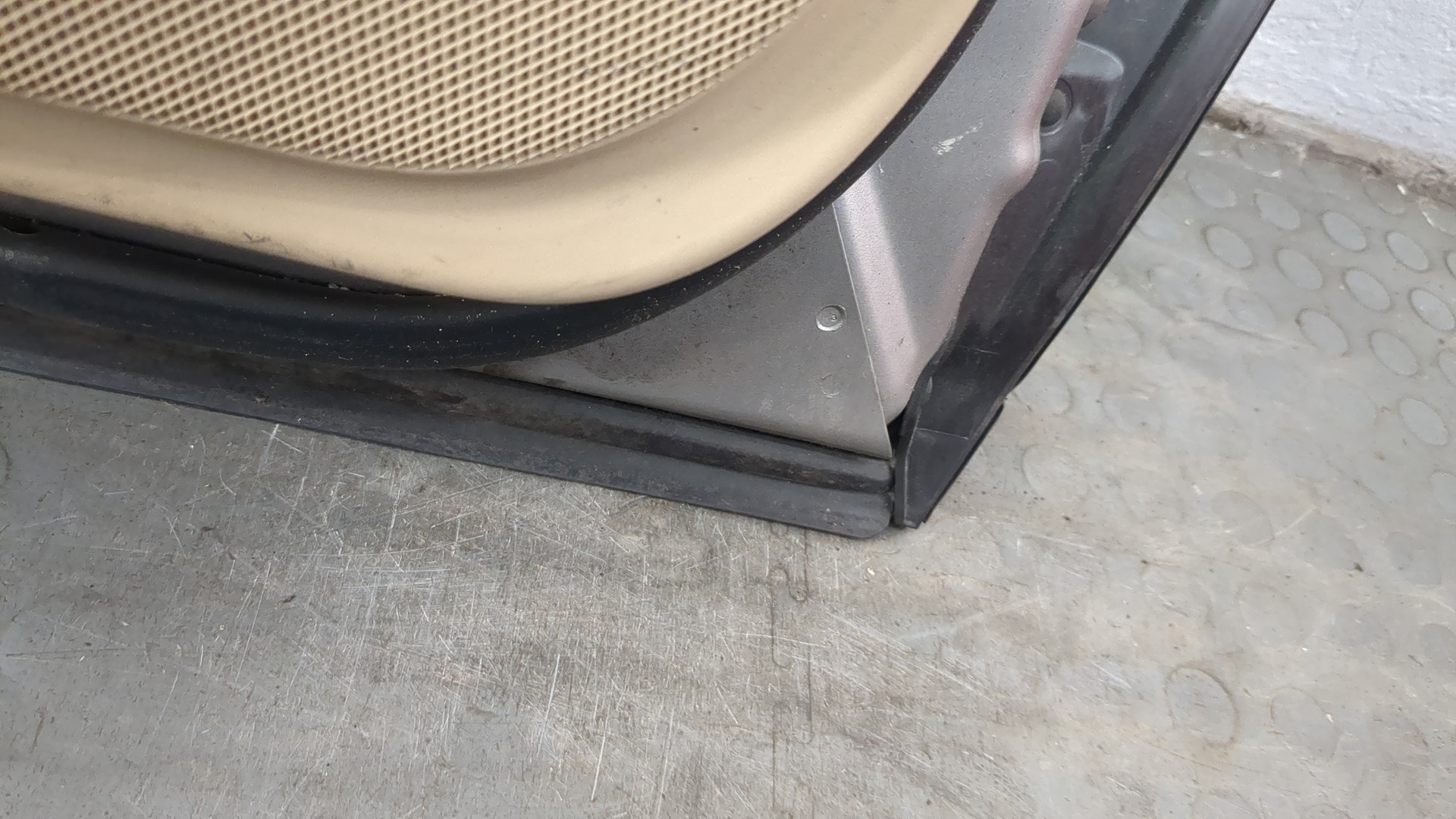 Дверь передняя левая