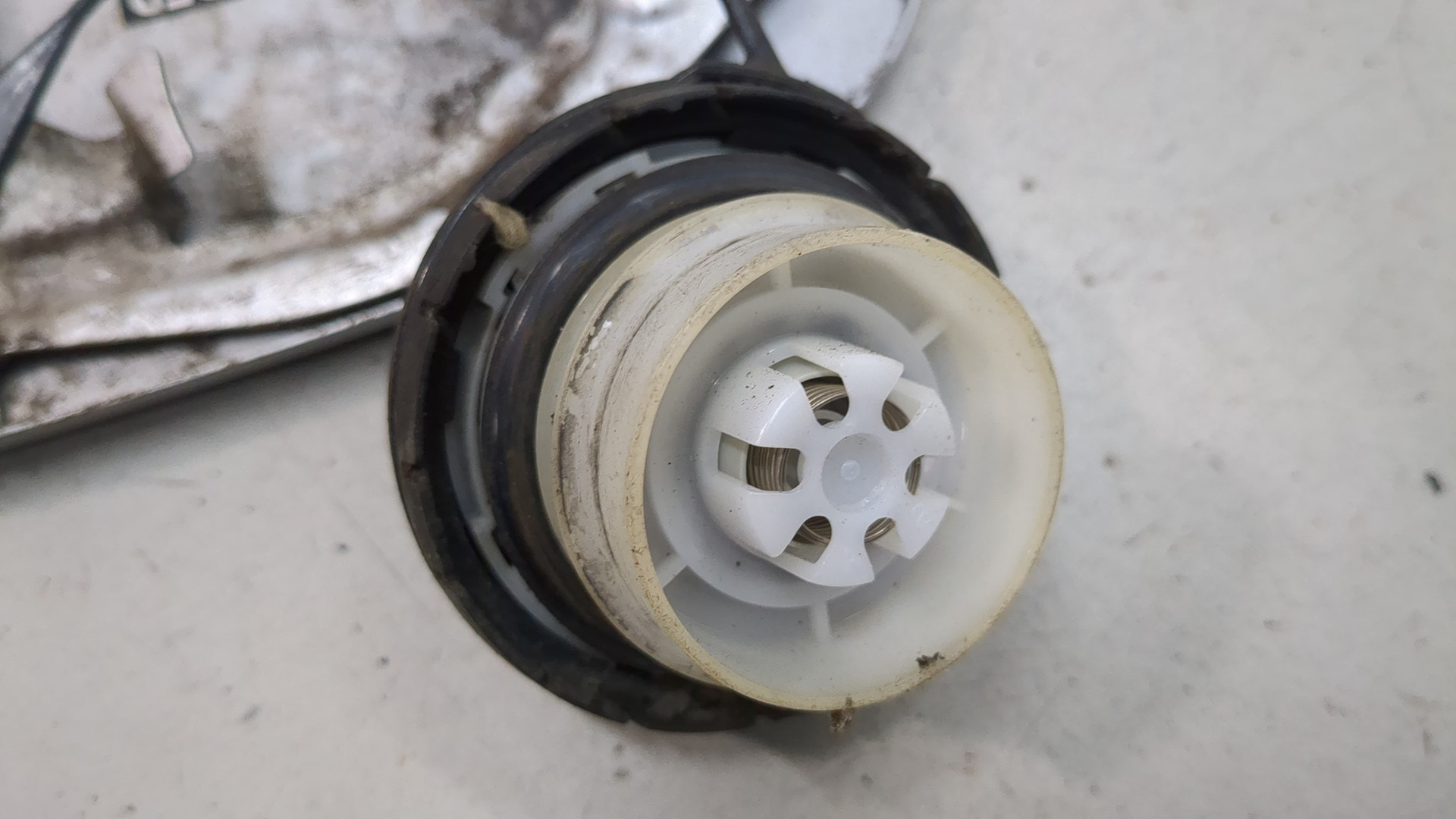 Лючок бензобака