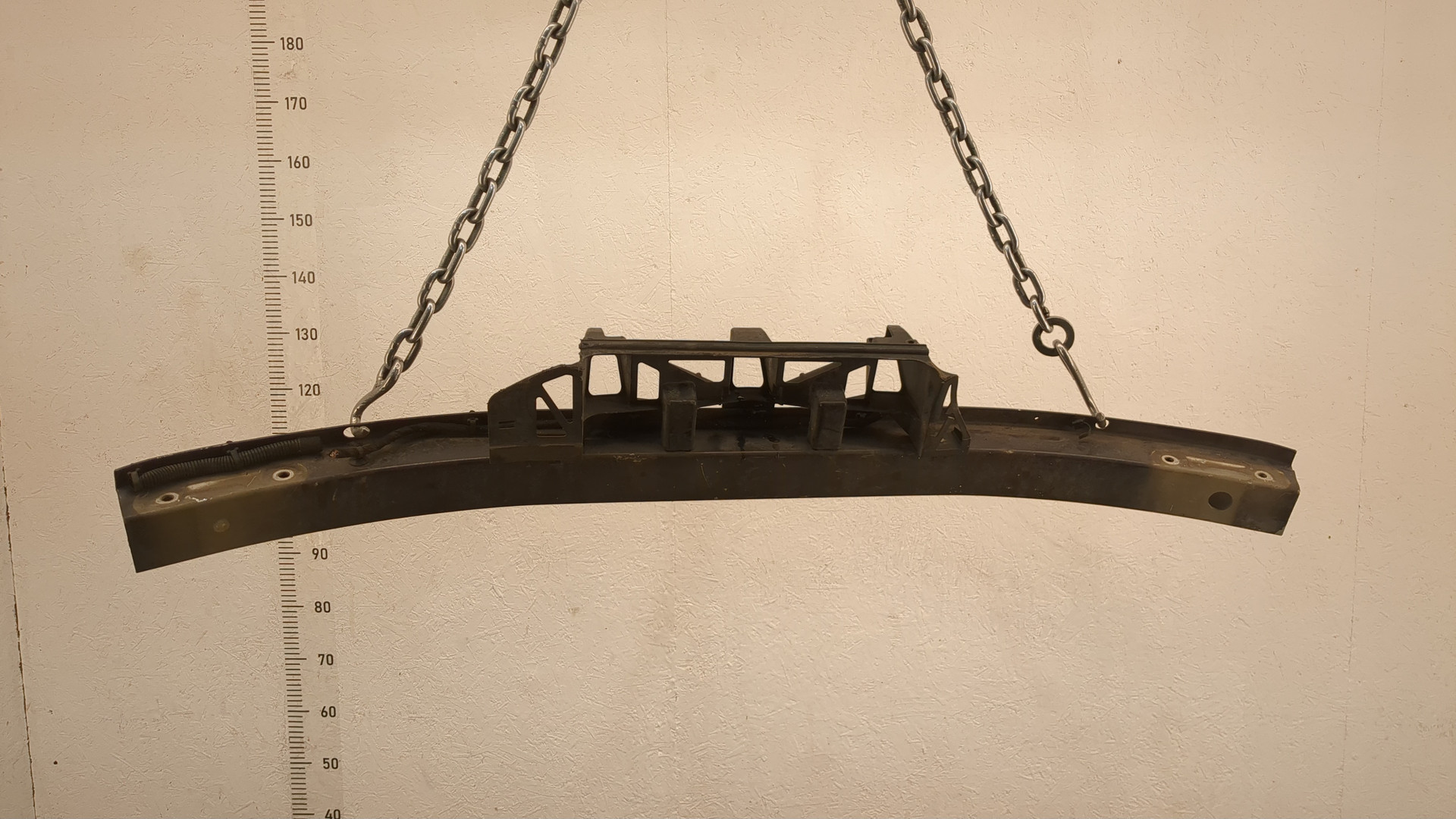 Усилитель переднего бампера