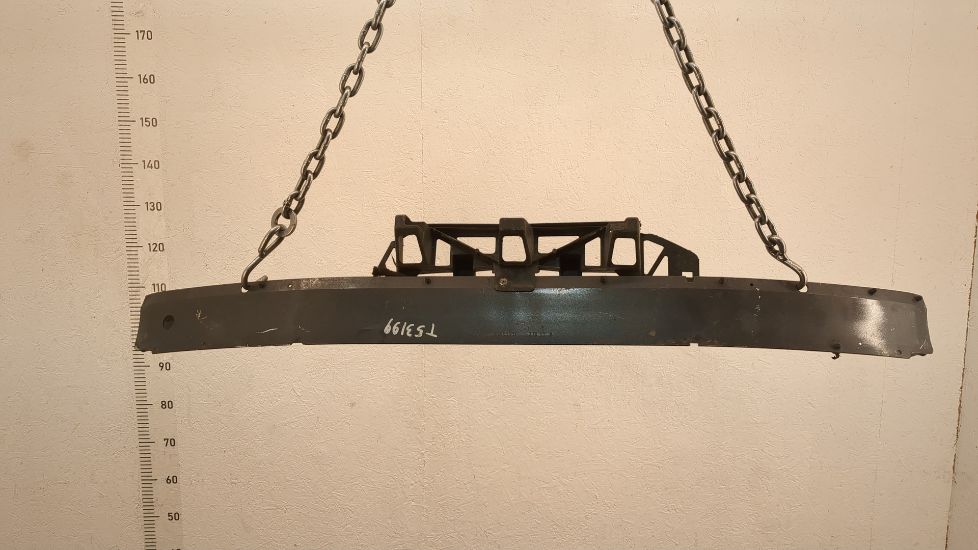 Усилитель переднего бампера